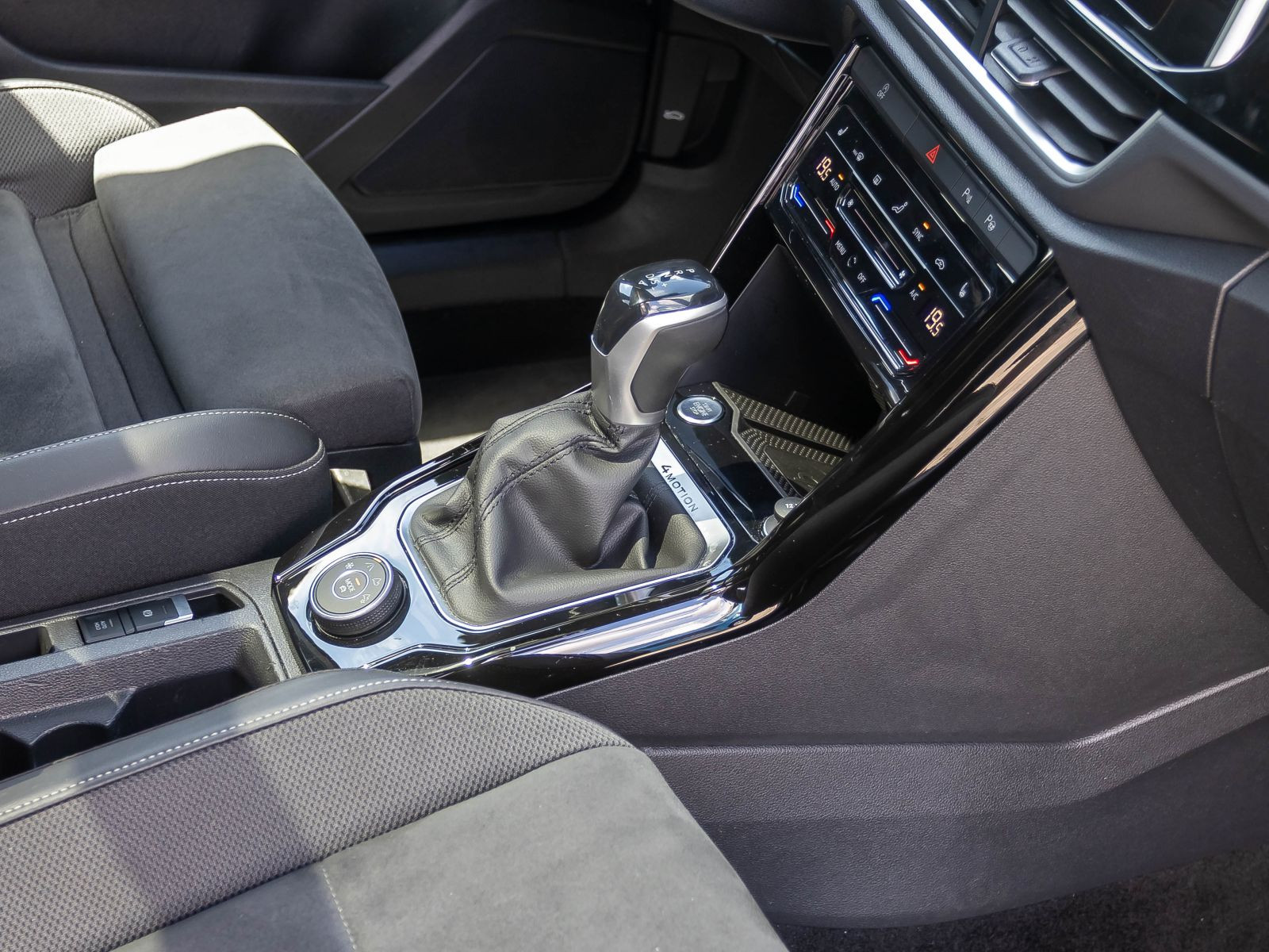 Volkswagen T-Roc 2.0 TSI DSG R-Line, Panoramadach, LED-Matrix, Navi, Rückfahrkamera