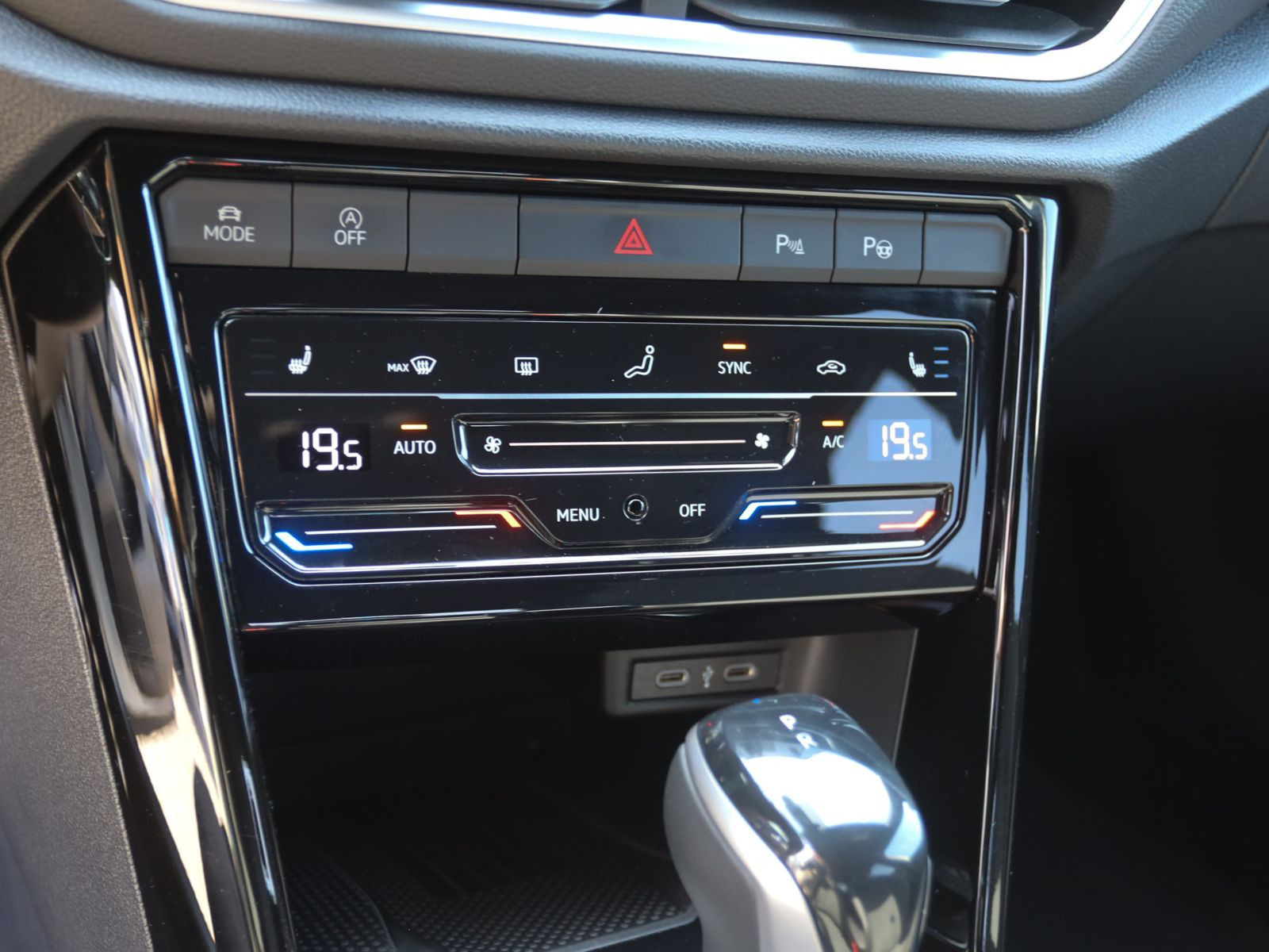 Volkswagen T-Roc 1.5 TSI DSG R-Line, AHK, Navi, LED, Rückfahrkamera, App-Connect