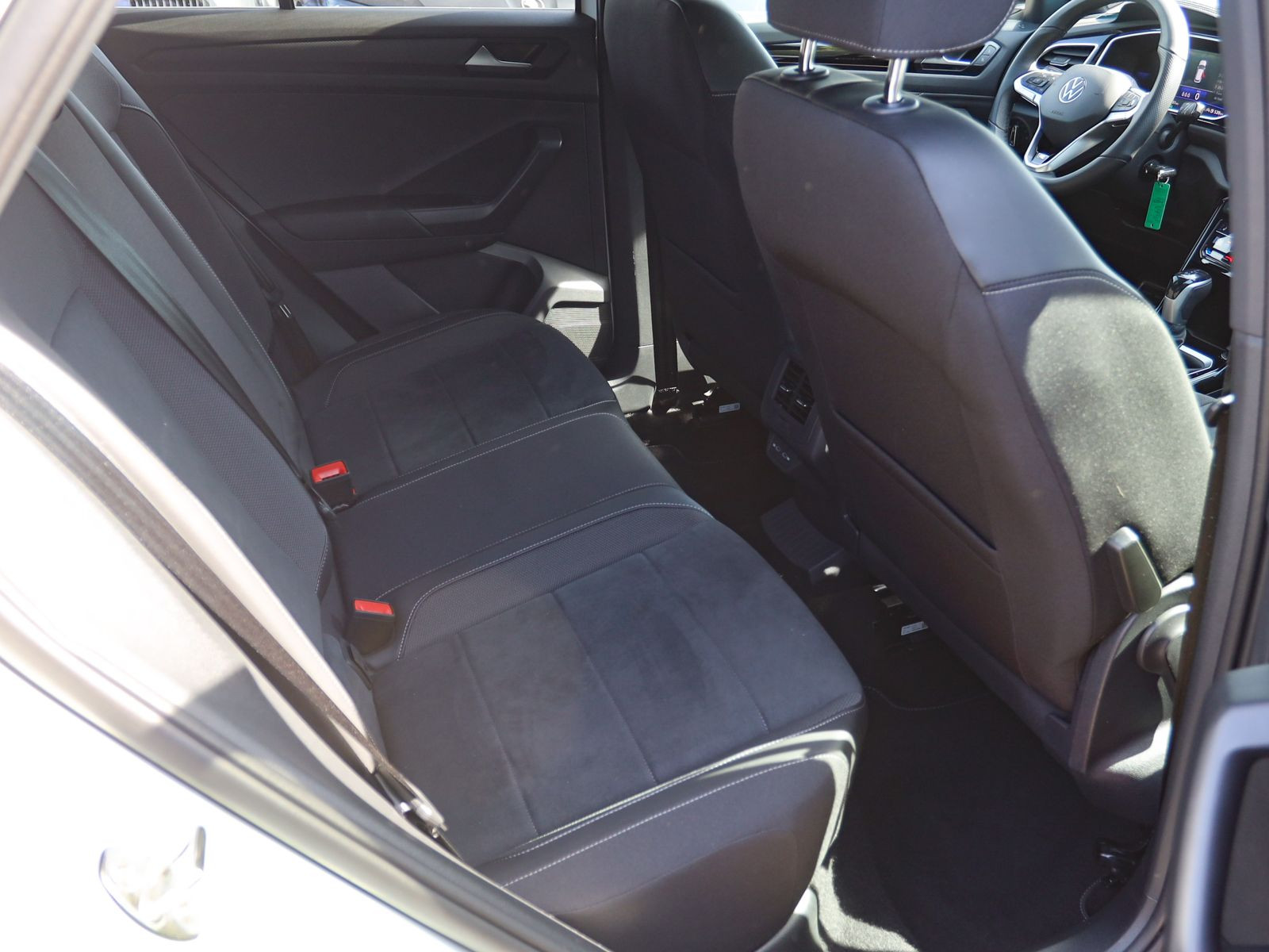 Volkswagen T-Roc 1.5 TSI DSG R-Line, AHK, Navi, LED, Rückfahrkamera, App-Connect