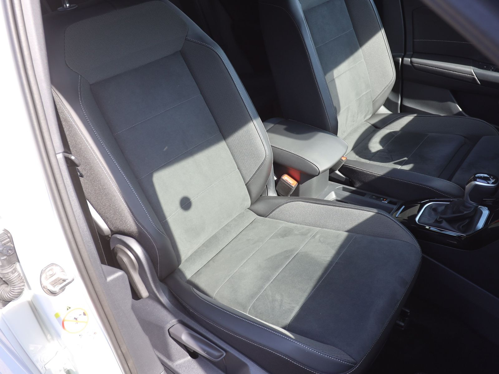 Volkswagen T-Roc 1.5 TSI DSG R-Line, AHK, Navi, LED, Rückfahrkamera, App-Connect