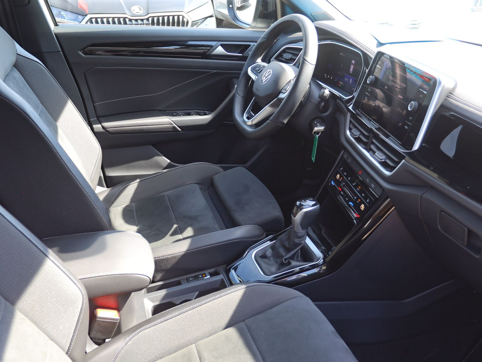 Volkswagen T-Roc 1.5 TSI DSG R-Line, AHK, Navi, LED, Rückfahrkamera, App-Connect