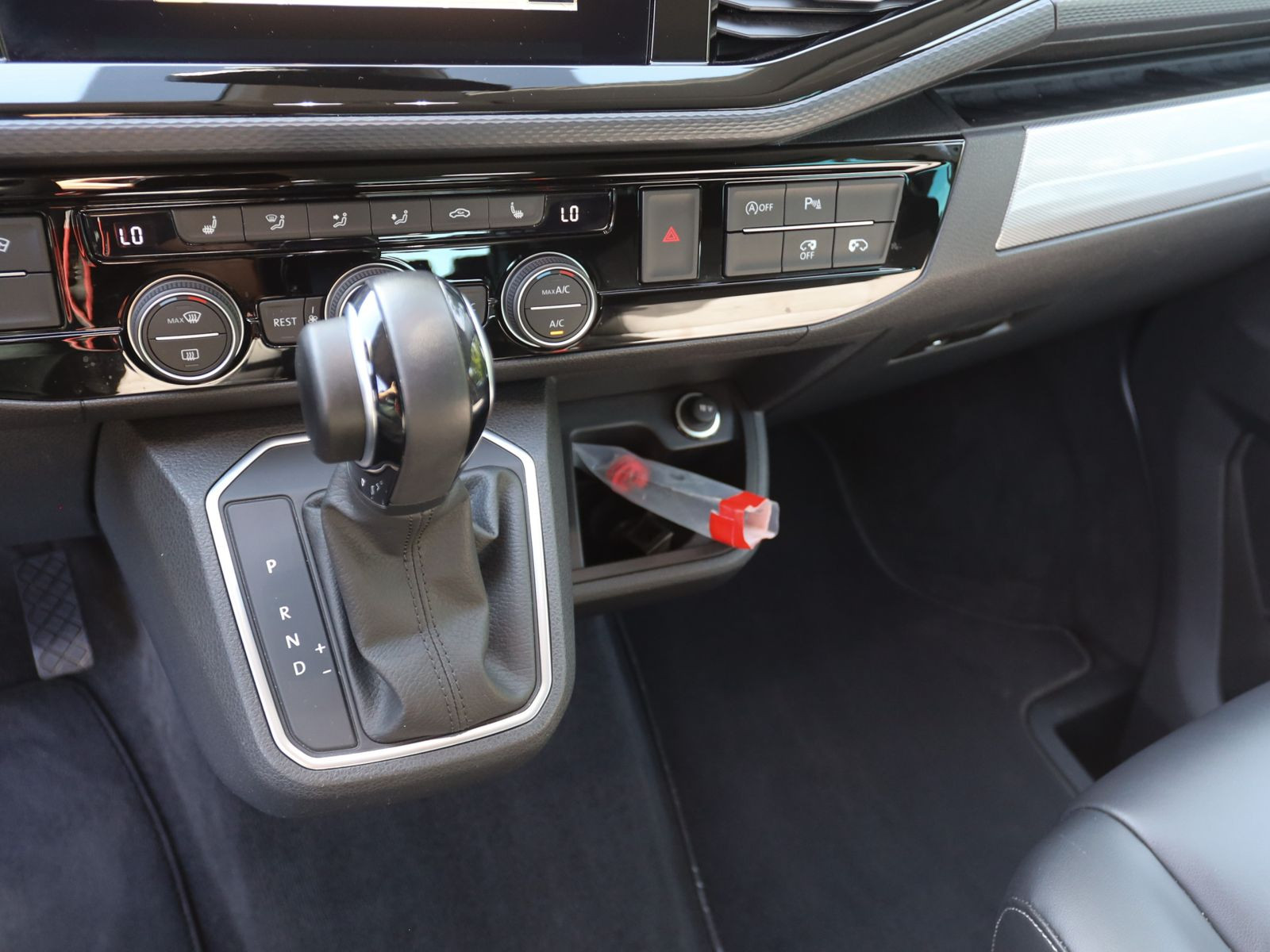 Volkswagen T6.1 Multivan 2.0 TDI DSG Generation SIX, 4Motion, LED, Navi, AHK, Standheizung, Rückfahrkamera