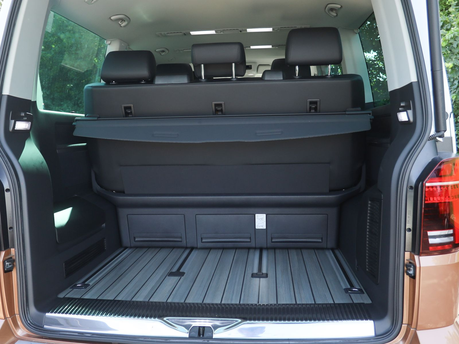 Volkswagen T6.1 Multivan 2.0 TDI DSG Generation SIX, 4Motion, LED, Navi, AHK, Standheizung, Rückfahrkamera