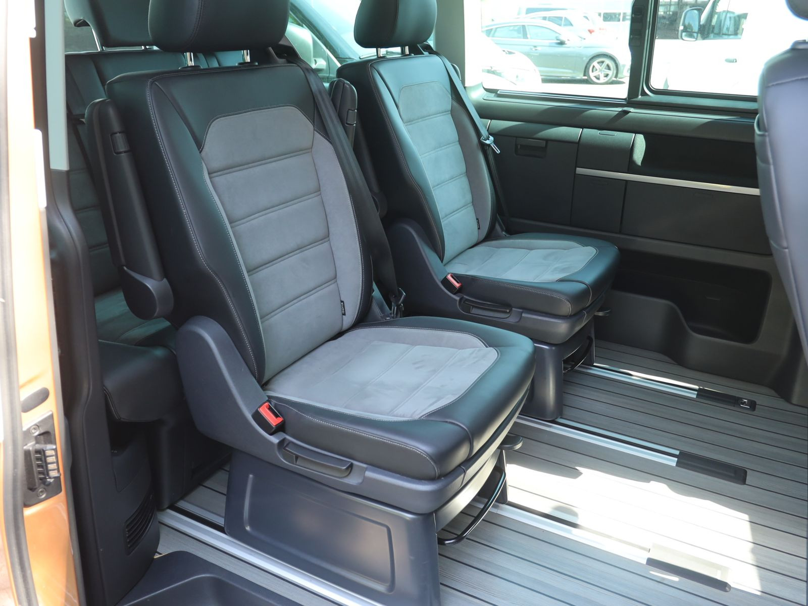 Volkswagen T6.1 Multivan 2.0 TDI DSG Generation SIX, 4Motion, LED, Navi, AHK, Standheizung, Rückfahrkamera