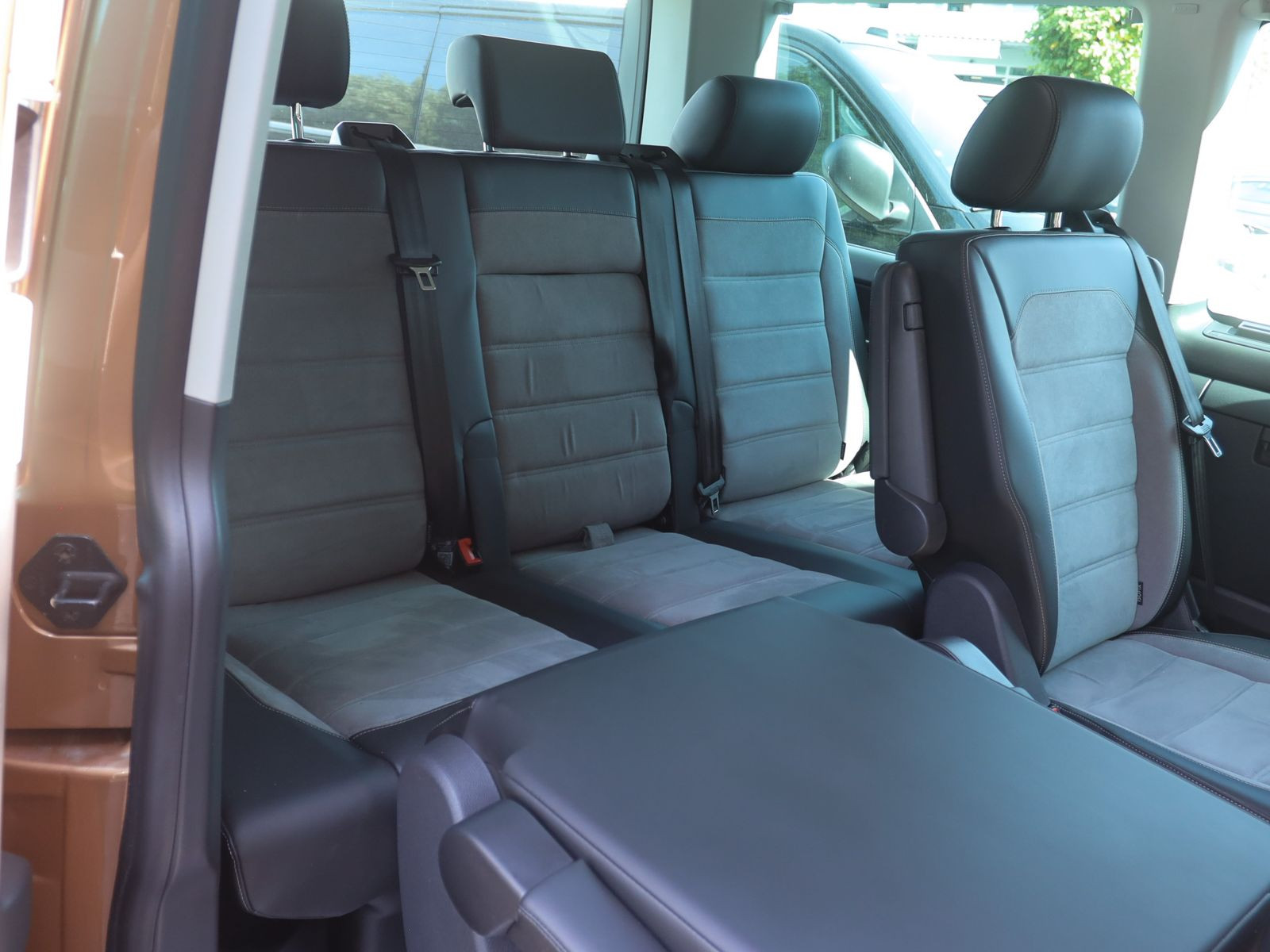 Volkswagen T6.1 Multivan 2.0 TDI DSG Generation SIX, 4Motion, LED, Navi, AHK, Standheizung, Rückfahrkamera