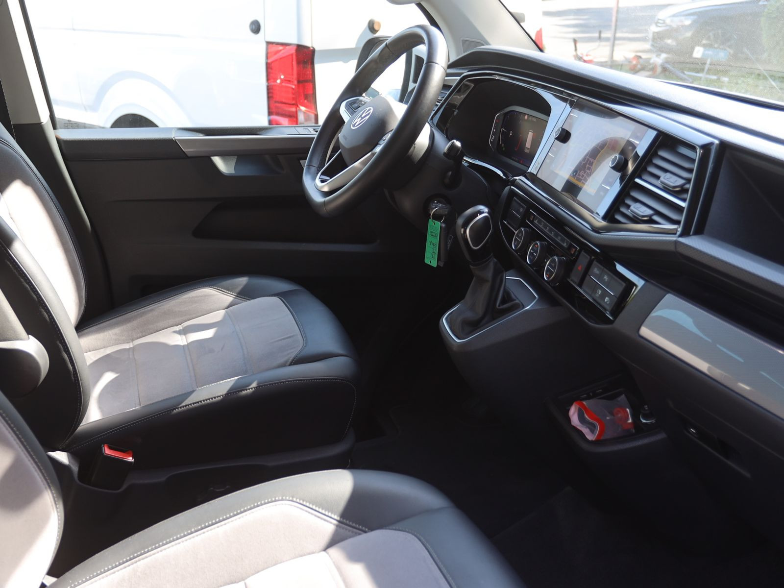 Volkswagen T6.1 Multivan 2.0 TDI DSG Generation SIX, 4Motion, LED, Navi, AHK, Standheizung, Rückfahrkamera