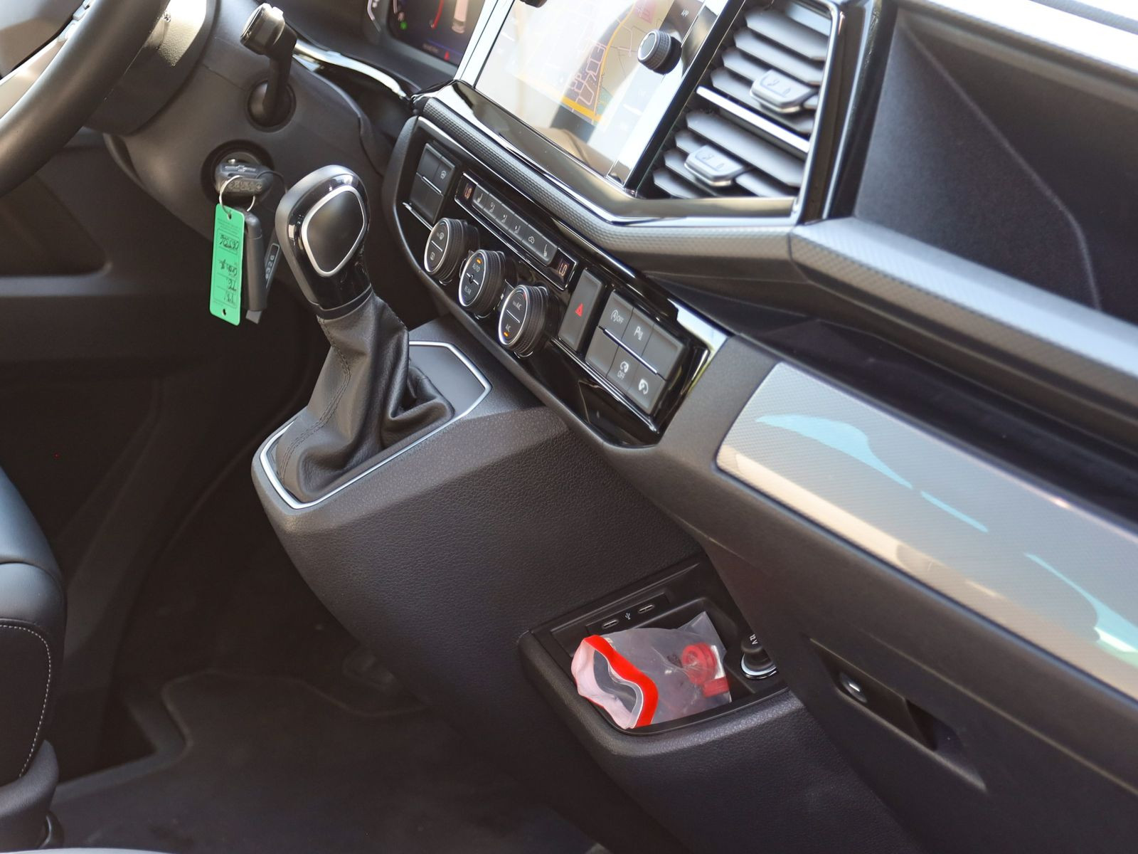 Volkswagen T6.1 Multivan 2.0 TDI DSG Generation SIX, 4Motion, LED, Navi, AHK, Standheizung, Rückfahrkamera