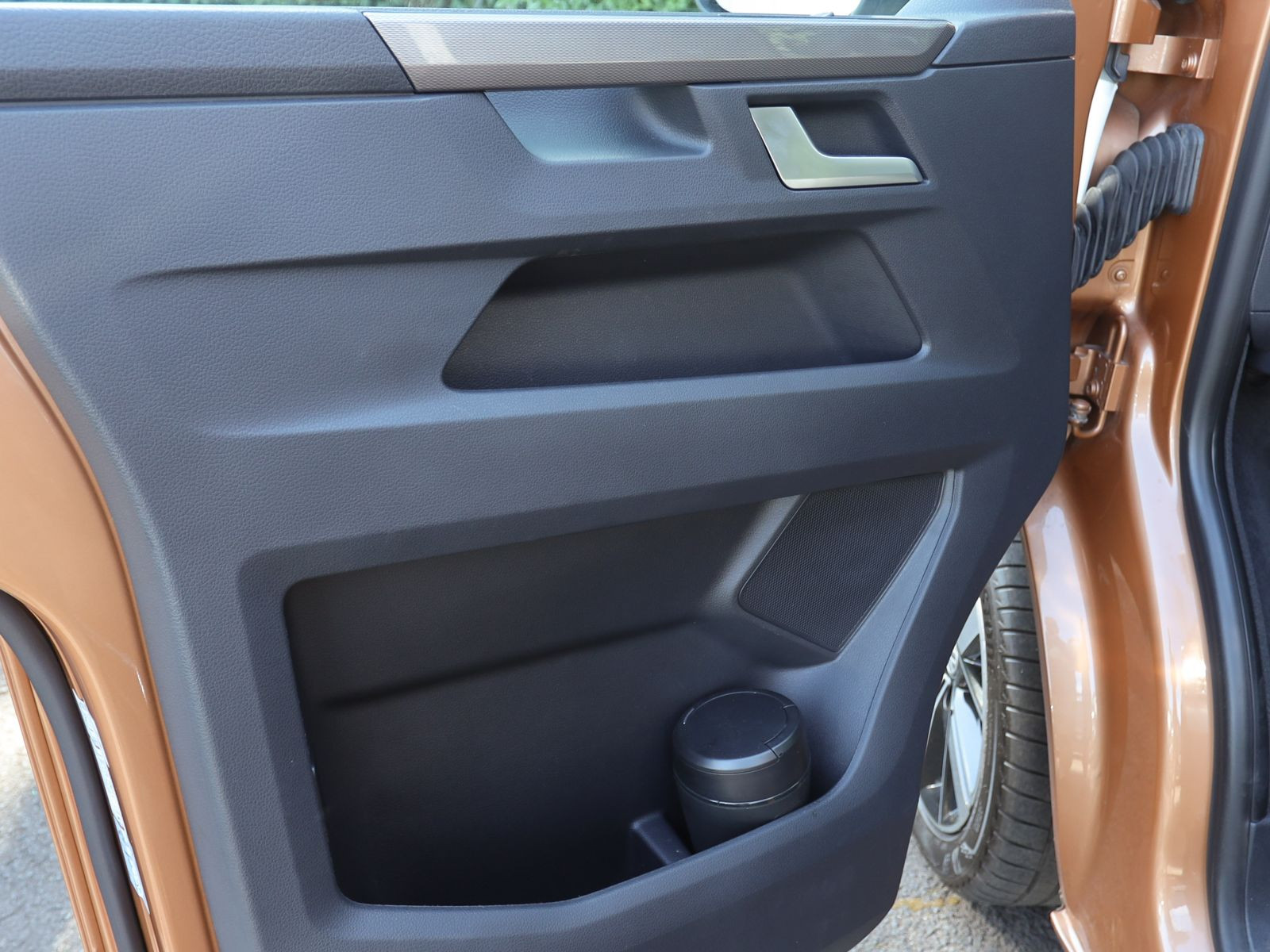 Volkswagen T6.1 Multivan 2.0 TDI DSG Generation SIX, 4Motion, LED, Navi, AHK, Standheizung, Rückfahrkamera