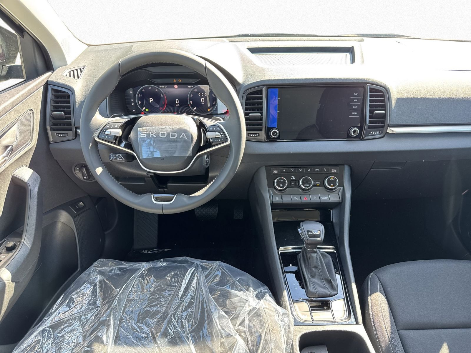 Skoda Karoq Tour 1,5 TSI DSG ACC AHK RFK KESSY NAVI