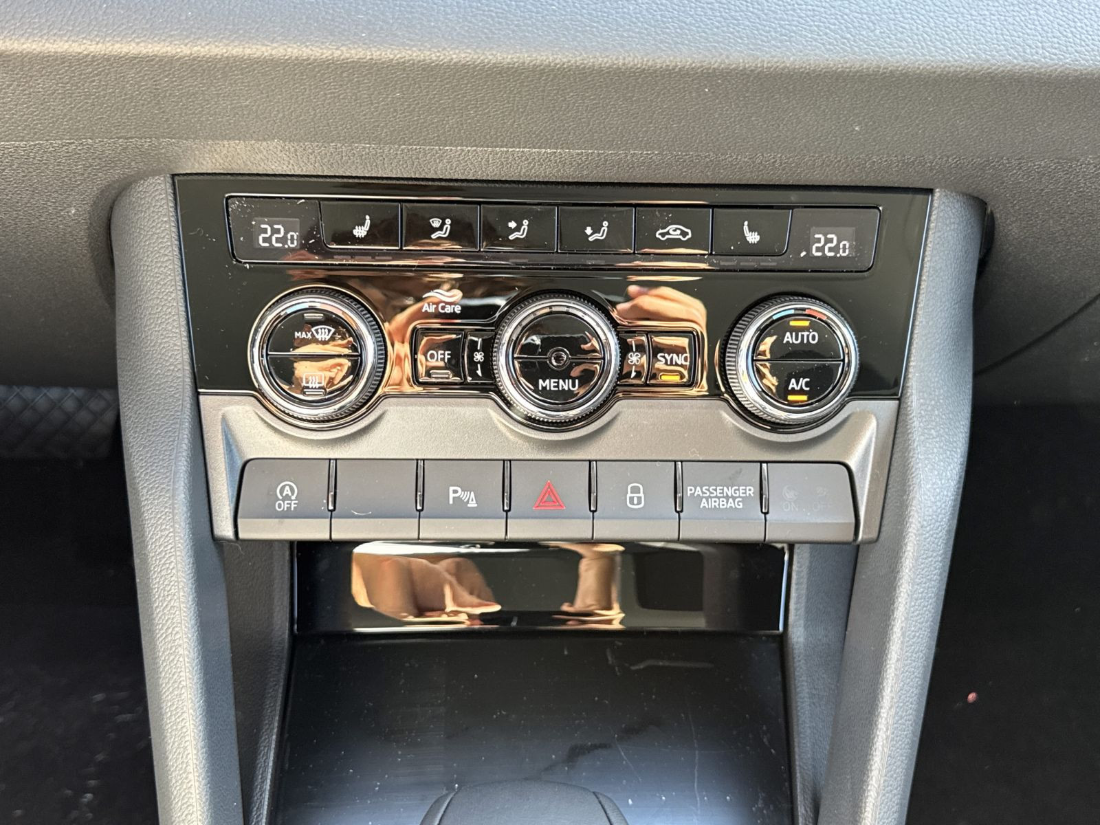 Skoda Karoq Tour 1,5 TSI DSG ACC AHK RFK KESSY NAVI
