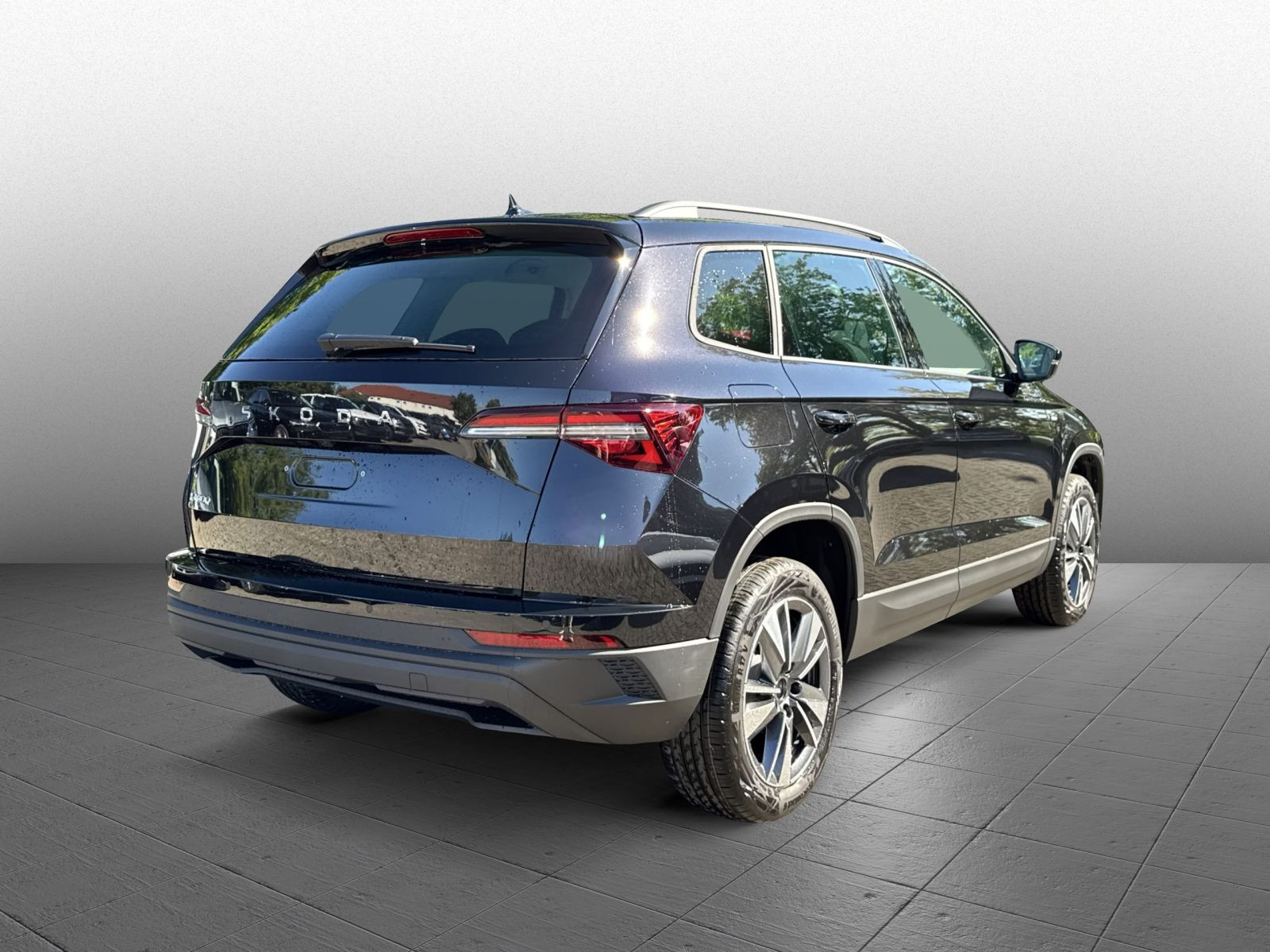 Skoda Karoq Tour 1,5 TSI DSG ACC AHK RFK KESSY NAVI