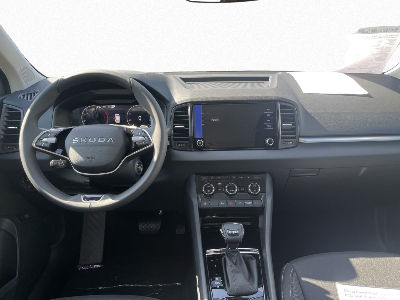 Skoda Karoq Tour 2,0 TDI DSG ACC AHK RFK KESSY NAVI