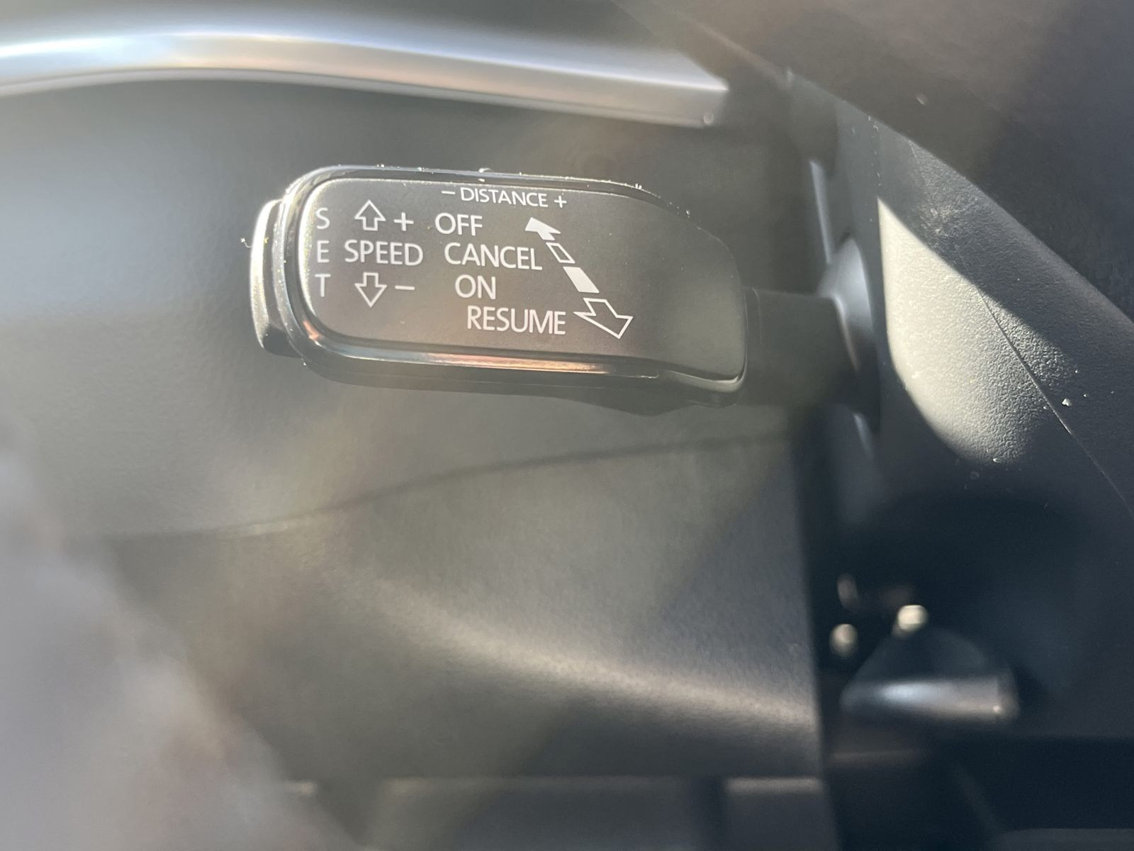 Skoda Karoq Tour 2,0 TDI DSG ACC AHK RFK KESSY NAVI