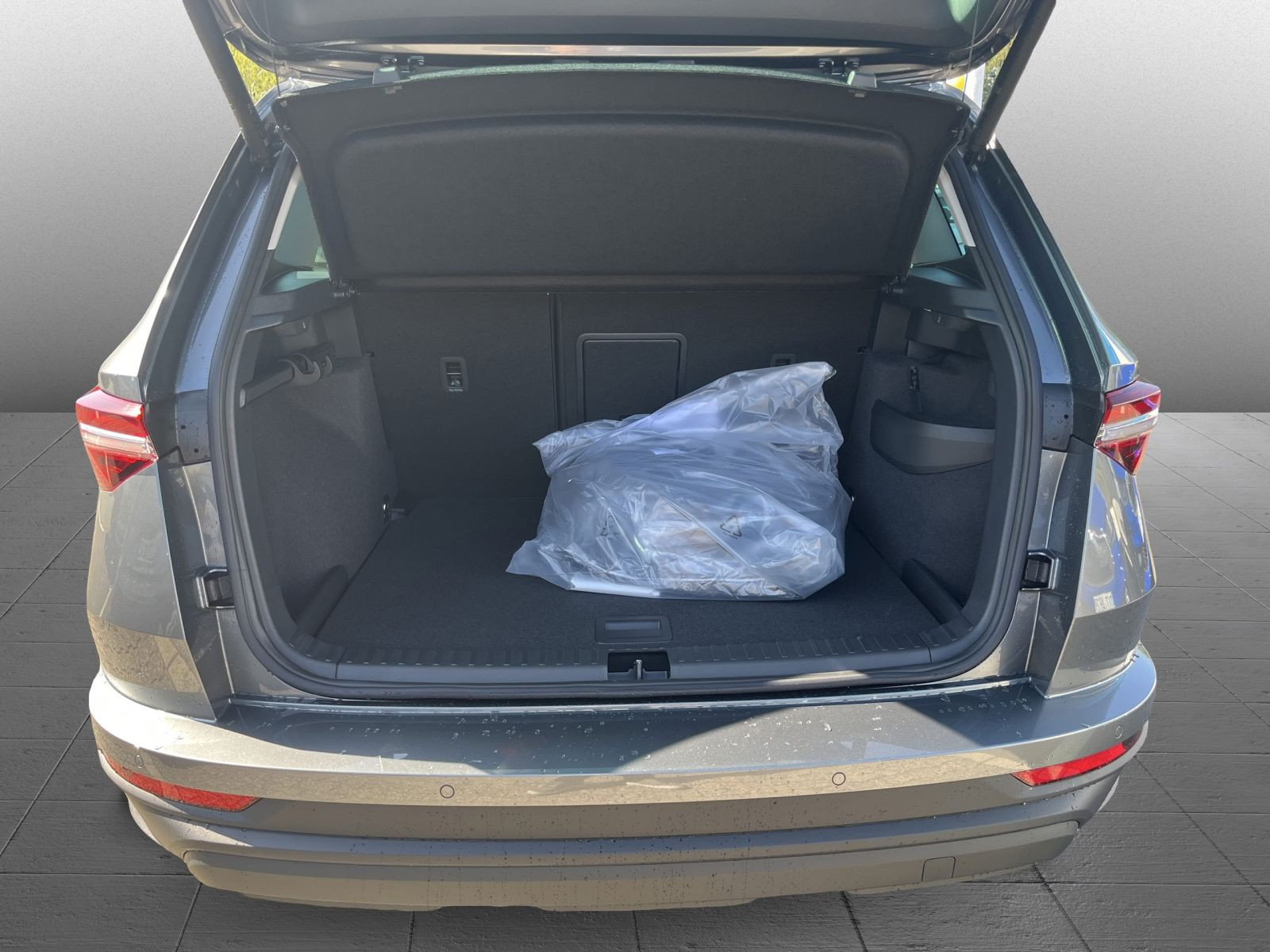 Skoda Karoq Tour 2,0 TDI DSG ACC AHK RFK KESSY NAVI