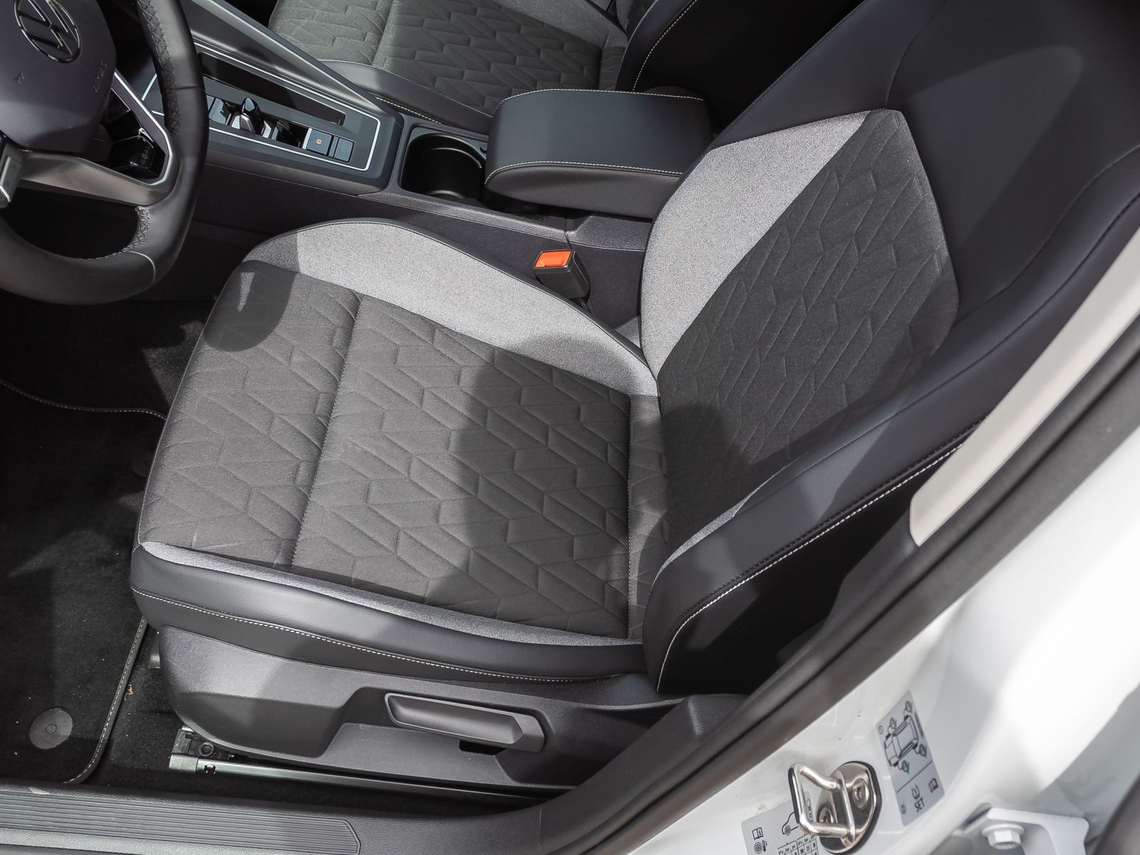 Volkswagen Golf VIII Goal 1.5eTSI DSG Navi LED ACC EPH AHK