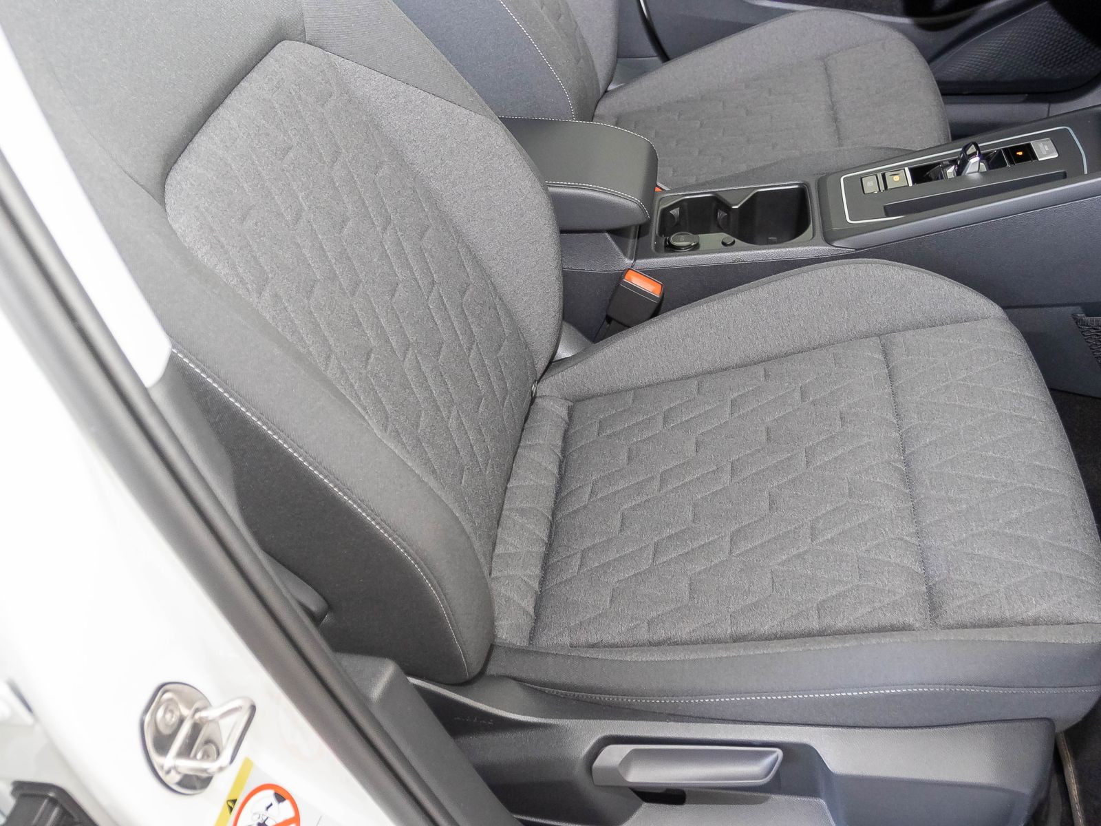 Volkswagen Golf VIII Life 1.5eTSI DSG LED Standhzg ACC EPH