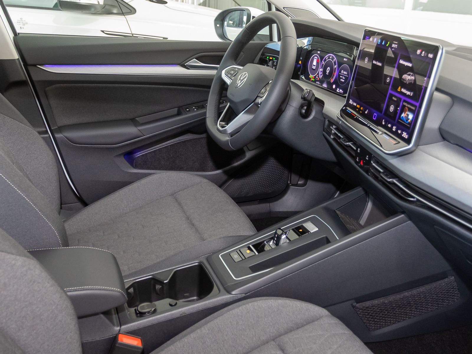 Volkswagen Golf VIII Life 1.5eTSI DSG LED Standhzg ACC EPH