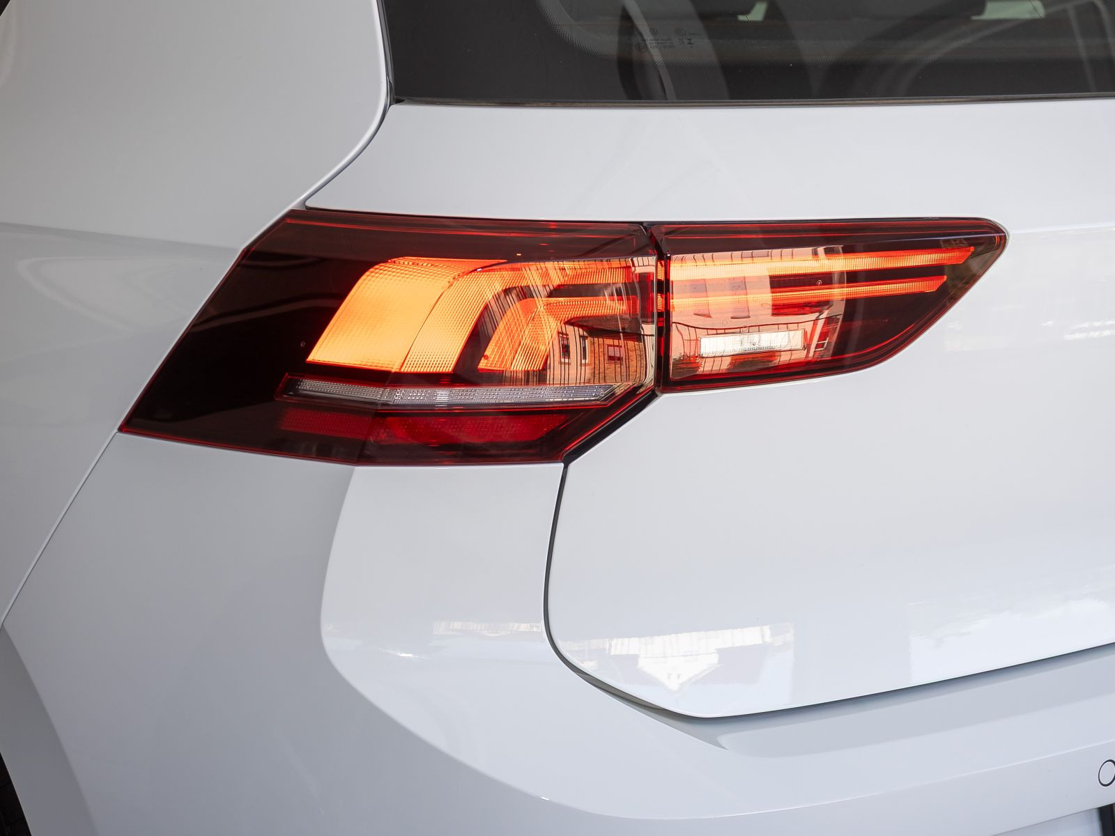 Volkswagen Golf VIII Life 1.5eTSI DSG LED Standhzg ACC EPH