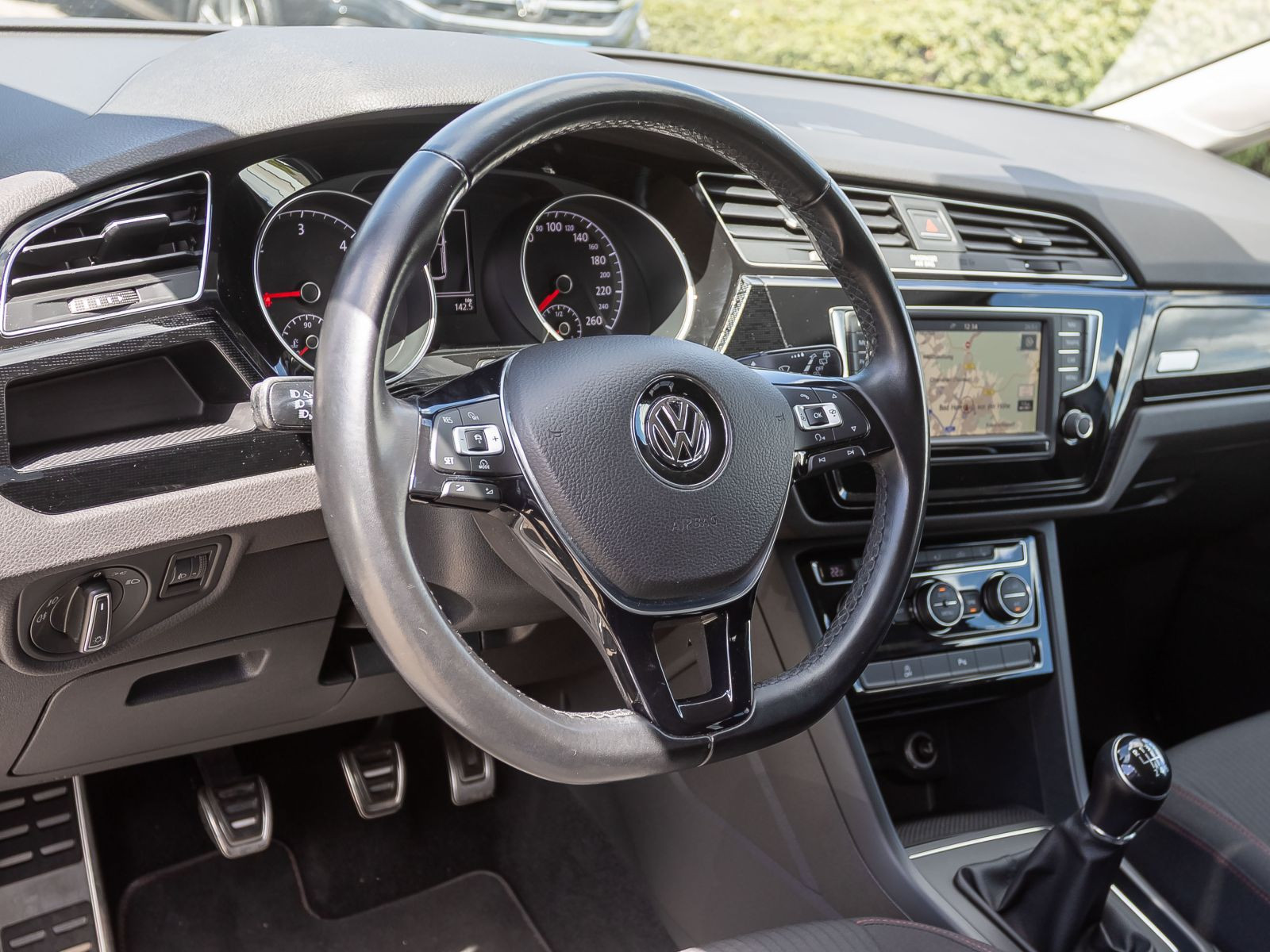 Volkswagen Touran 1.6 TDI SOUND, Navi, Klima, Sitzheizung, Parkpilot, App-Connect