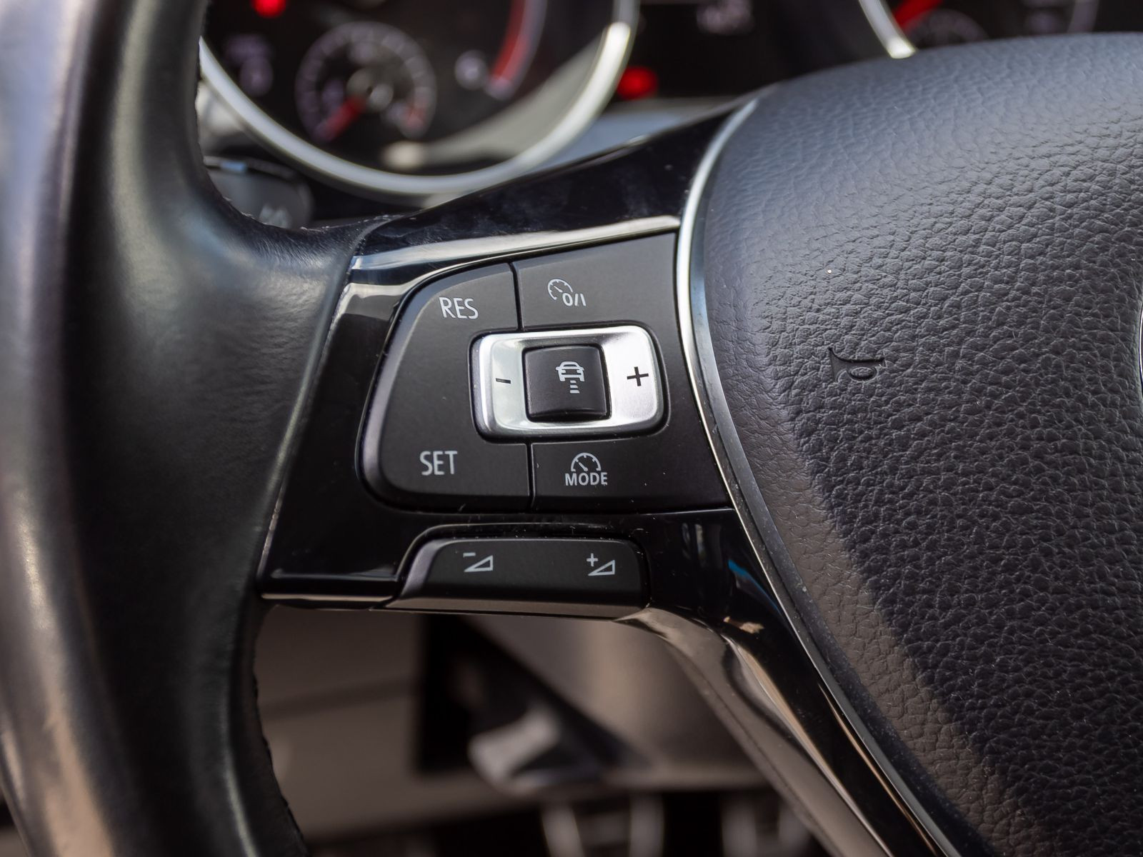 Volkswagen Touran 1.6 TDI SOUND, Navi, Klima, Sitzheizung, Parkpilot, App-Connect