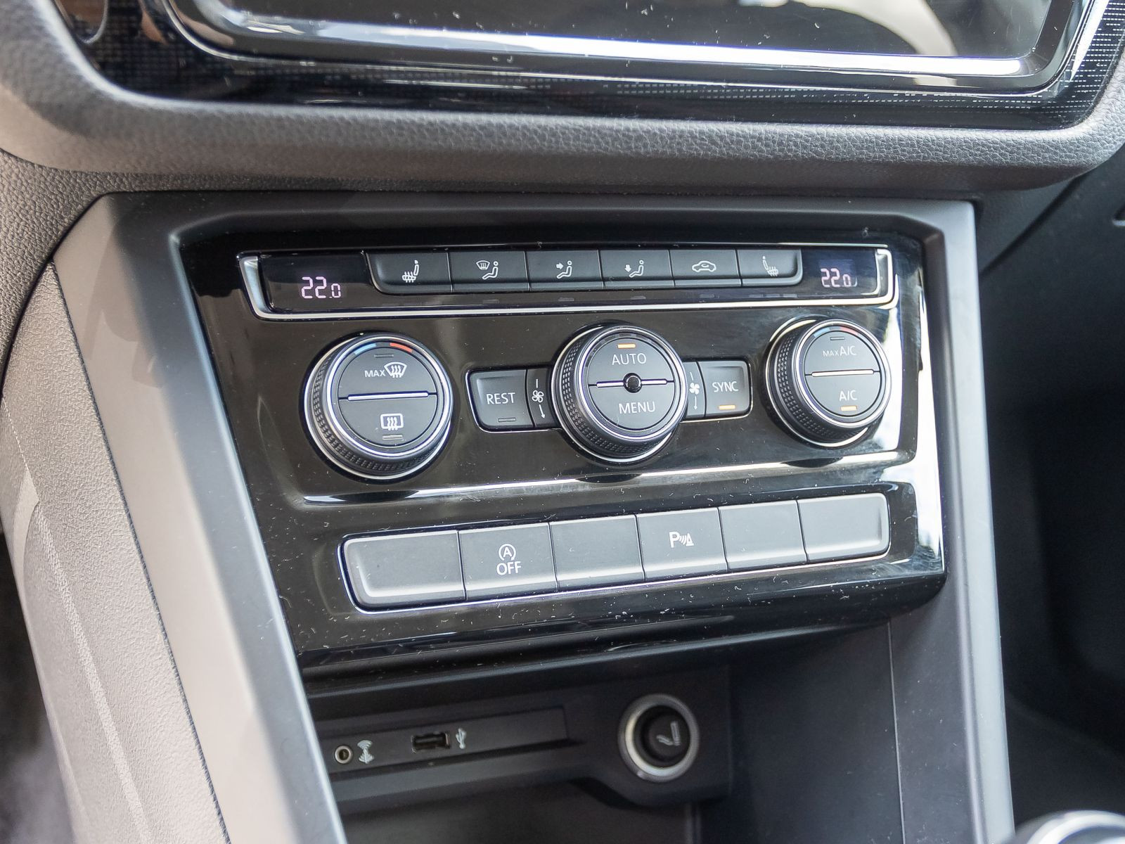 Volkswagen Touran 1.6 TDI SOUND, Navi, Klima, Sitzheizung, Parkpilot, App-Connect