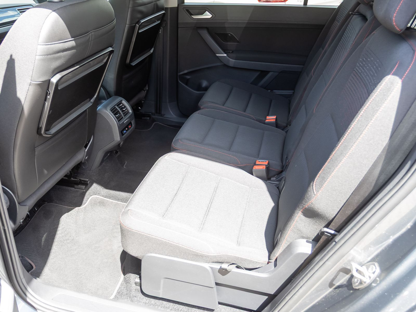 Volkswagen Touran 1.6 TDI SOUND, Navi, Klima, Sitzheizung, Parkpilot, App-Connect