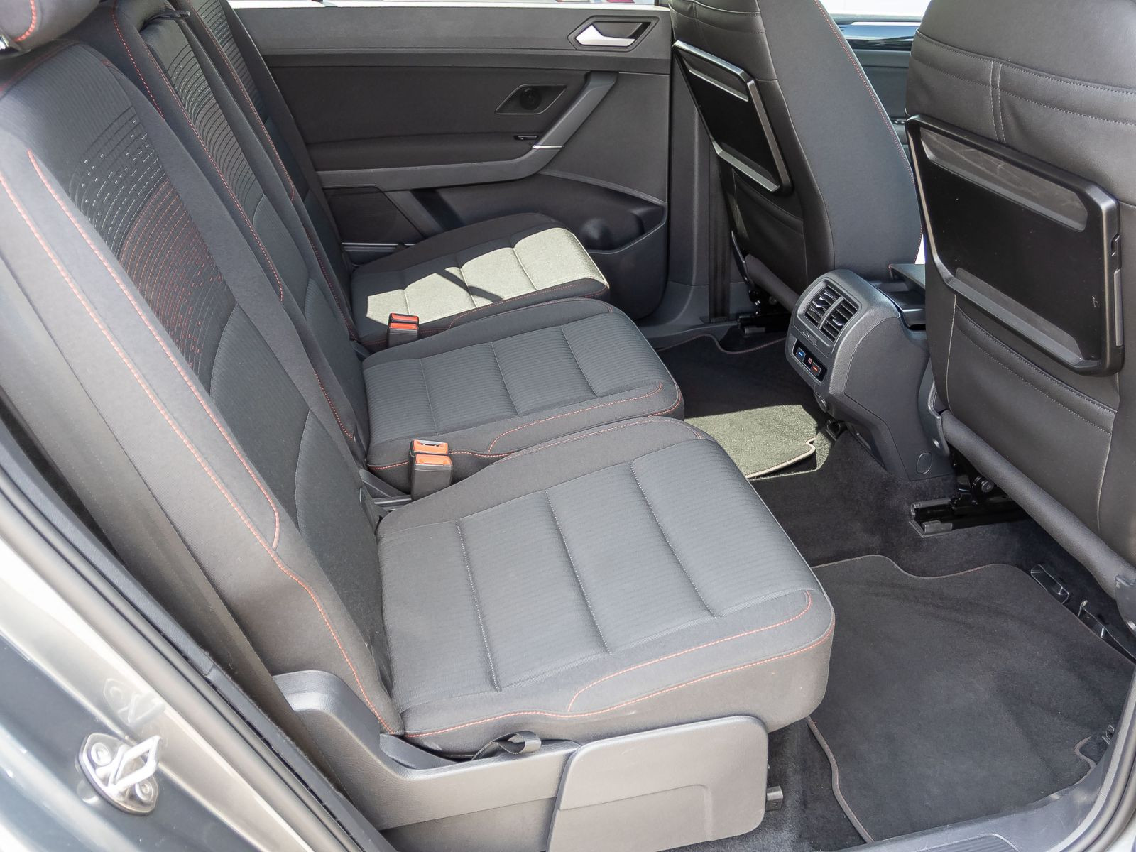 Volkswagen Touran 1.6 TDI SOUND, Navi, Klima, Sitzheizung, Parkpilot, App-Connect