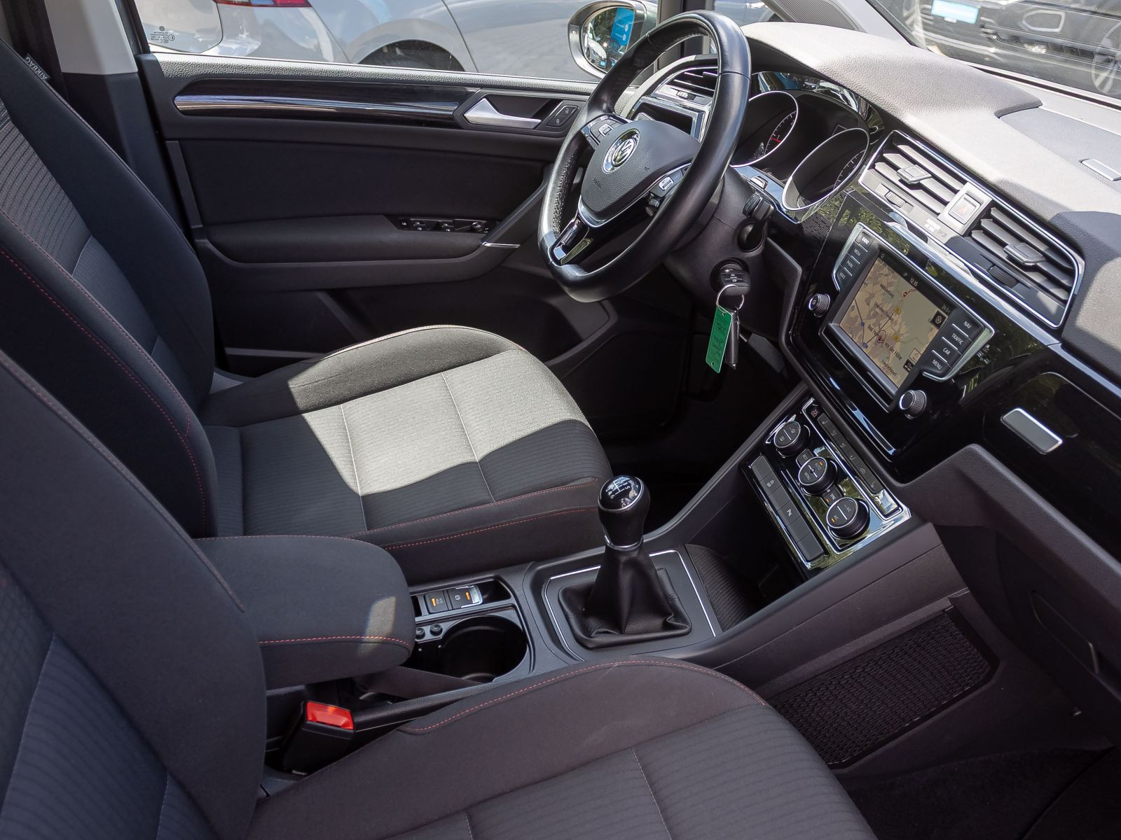 Volkswagen Touran 1.6 TDI SOUND, Navi, Klima, Sitzheizung, Parkpilot, App-Connect