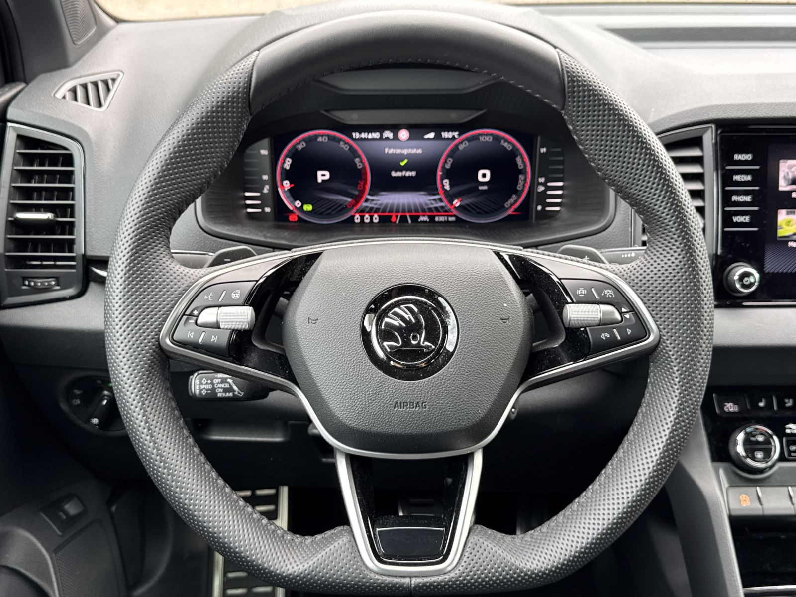 Skoda Karoq Sportline 1.5 TSI DSG Navi ACC LED RFK AHK