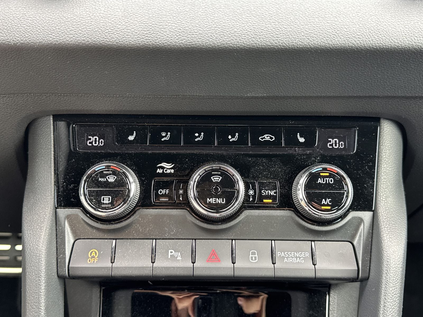 Skoda Karoq Sportline 1.5 TSI DSG Navi ACC LED RFK AHK