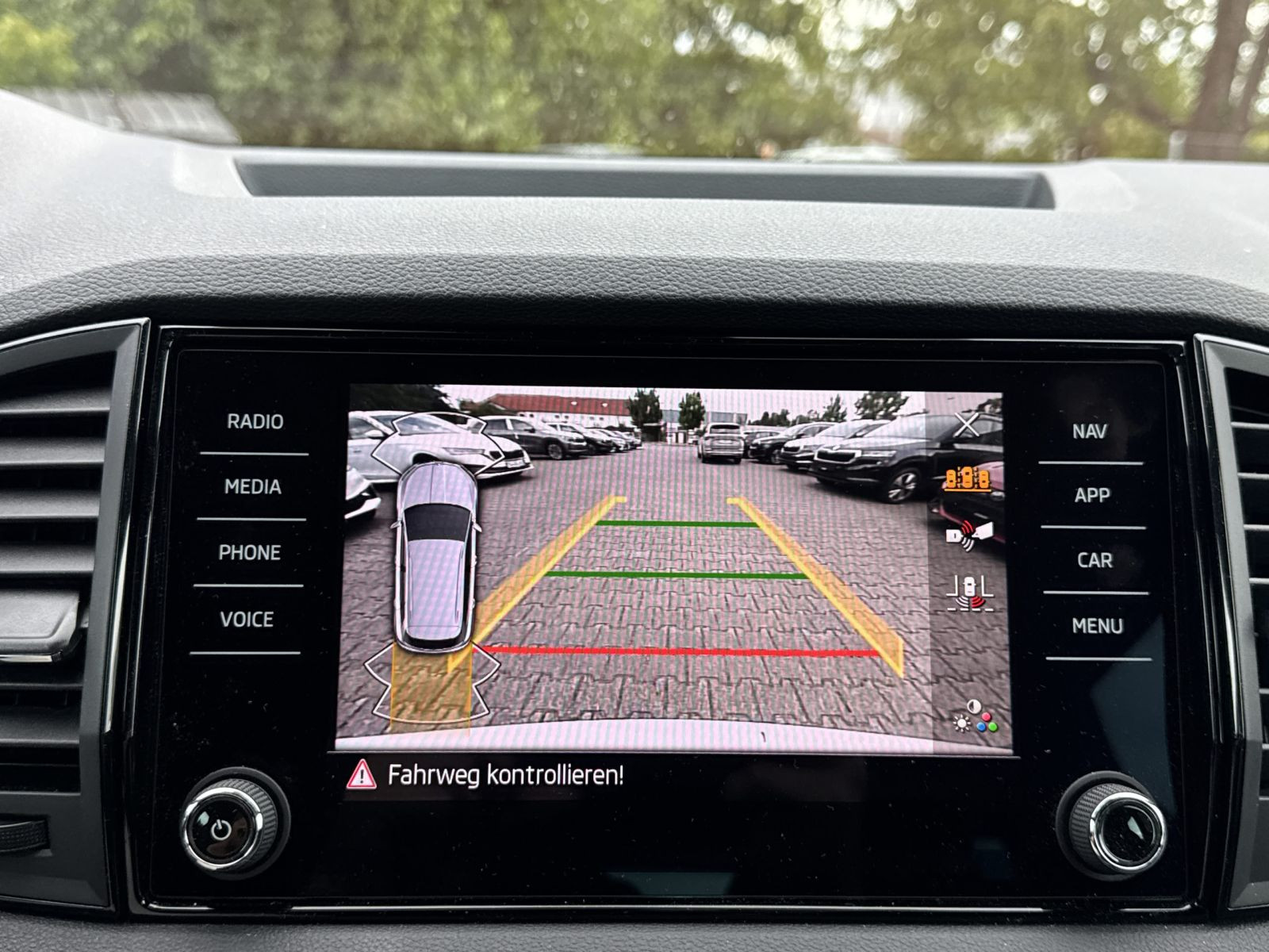 Skoda Karoq Sportline 1.5 TSI DSG Navi ACC LED RFK AHK
