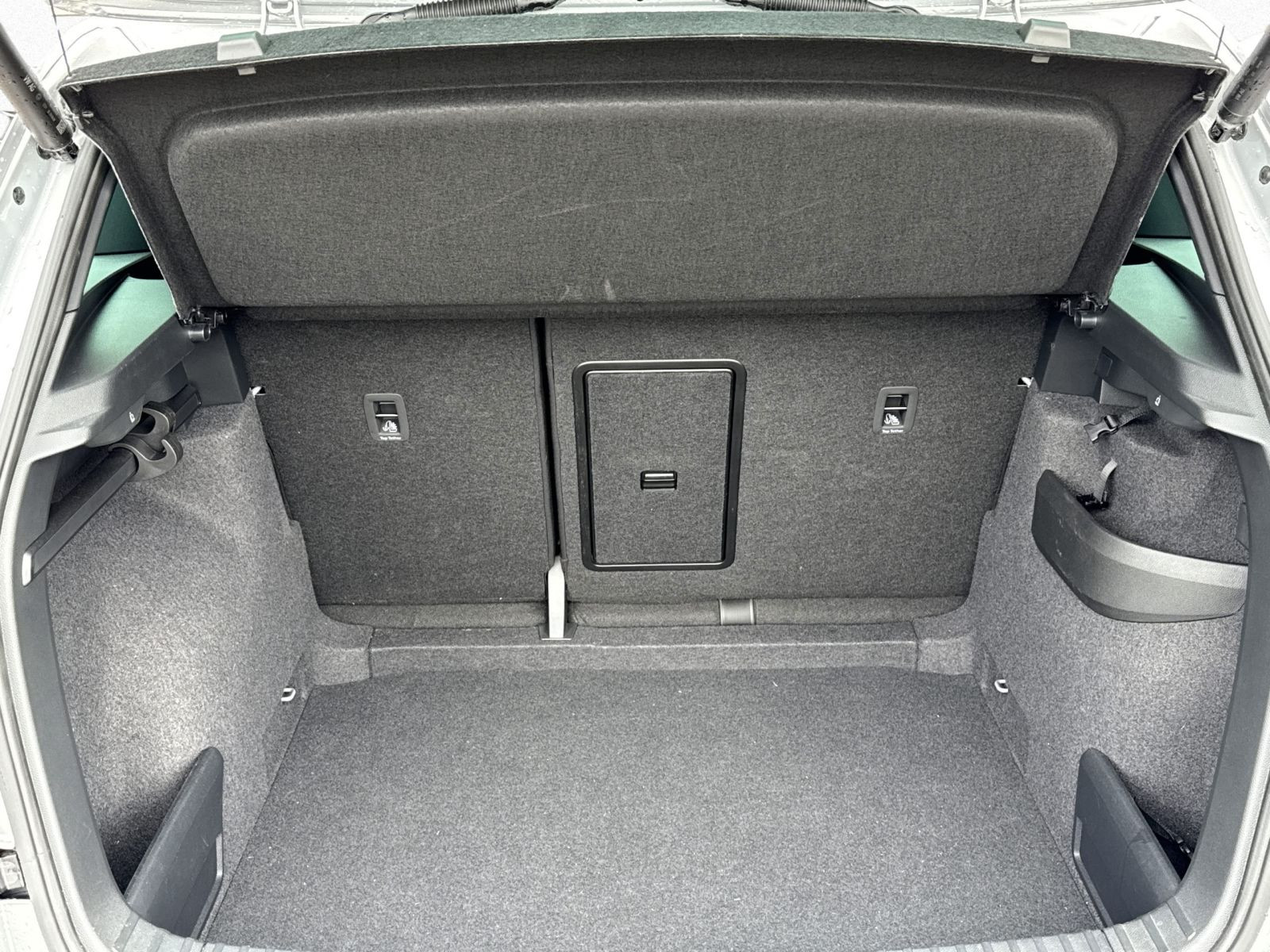 Skoda Karoq Sportline 1.5 TSI DSG Navi ACC LED RFK AHK