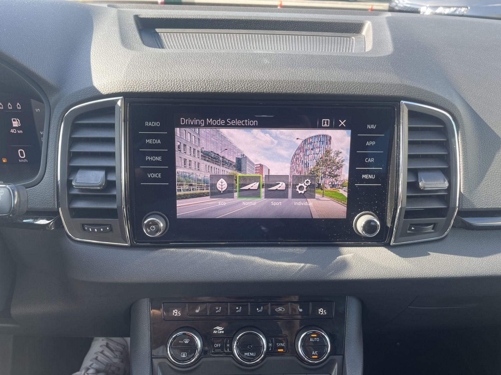 Skoda Karoq Selection 1.5 TSI 110kW DSG Navi ACC Carplay