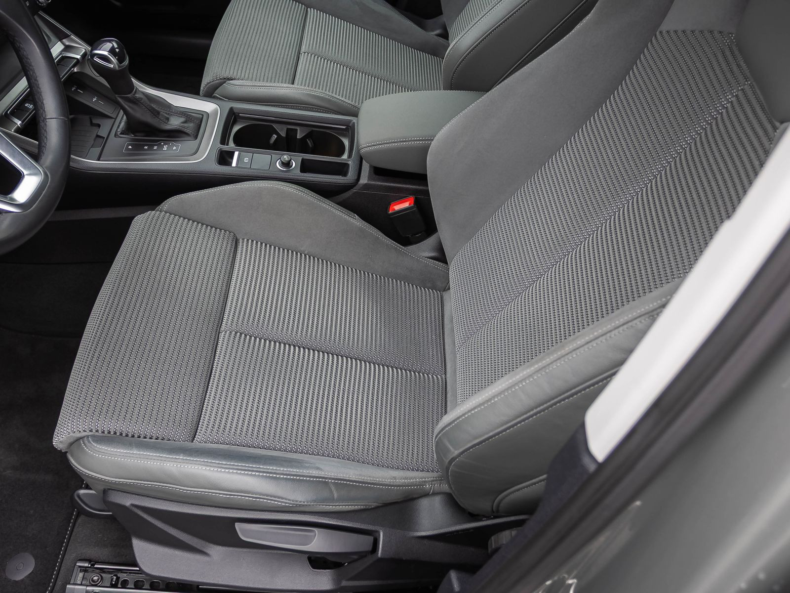 Audi Q3 S line 35TFSI Stronic Navi LED GRA EPH AHK