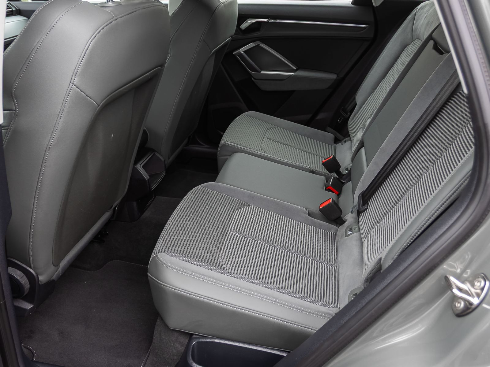 Audi Q3 S line 35TFSI Stronic Navi LED GRA EPH AHK