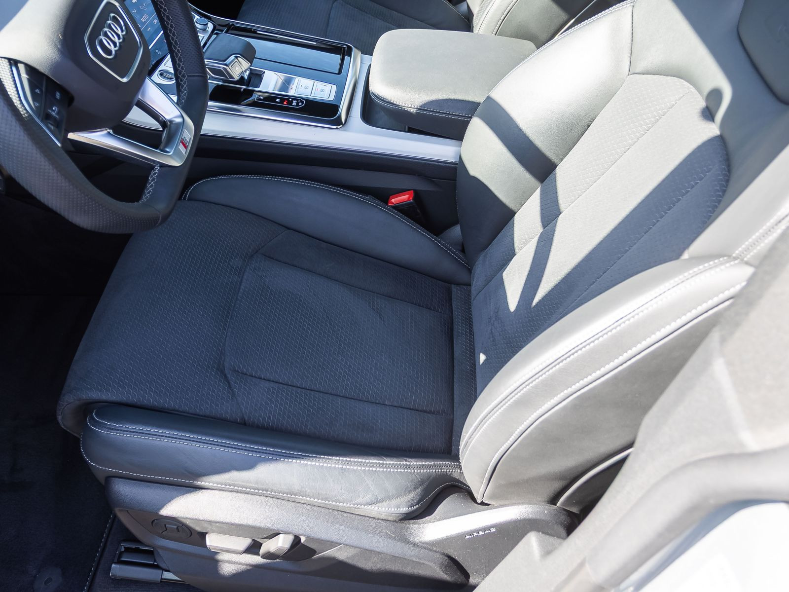 Audi Q8 S line 50TDI Navi Matrix HuD Standhzg Panorama