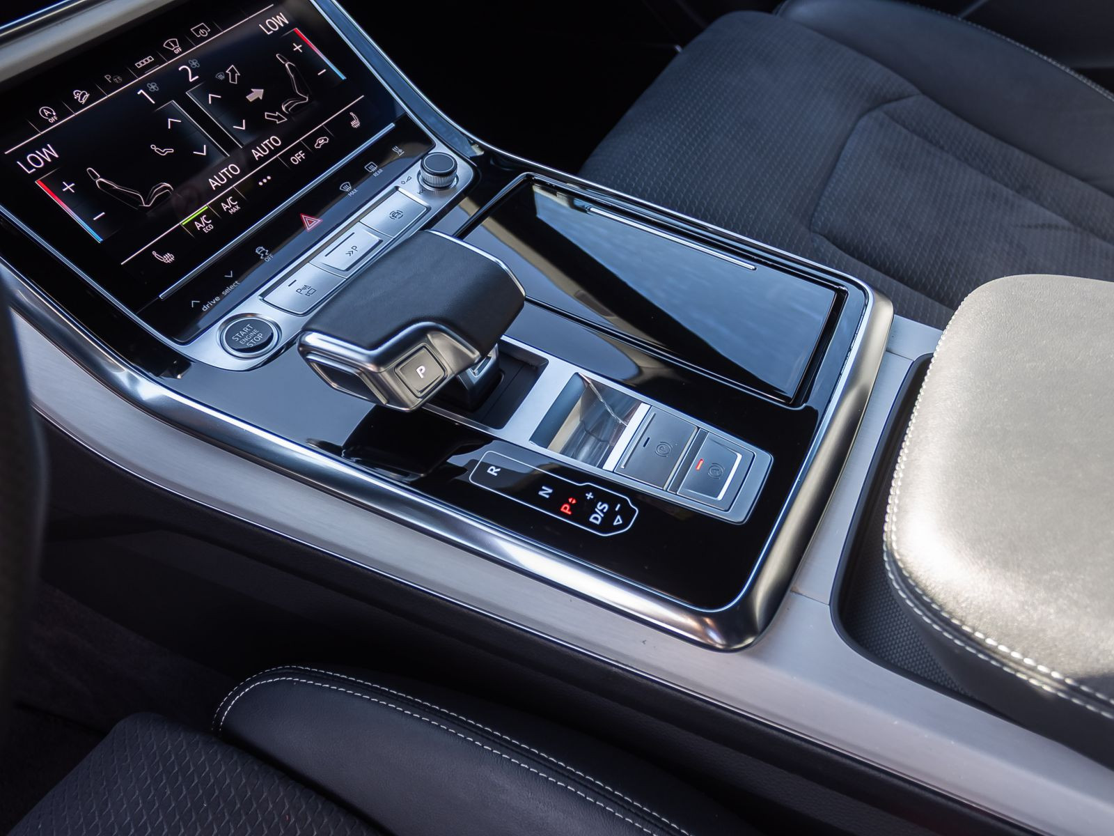 Audi Q8 S line 50TDI Navi Matrix HuD Standhzg Panorama