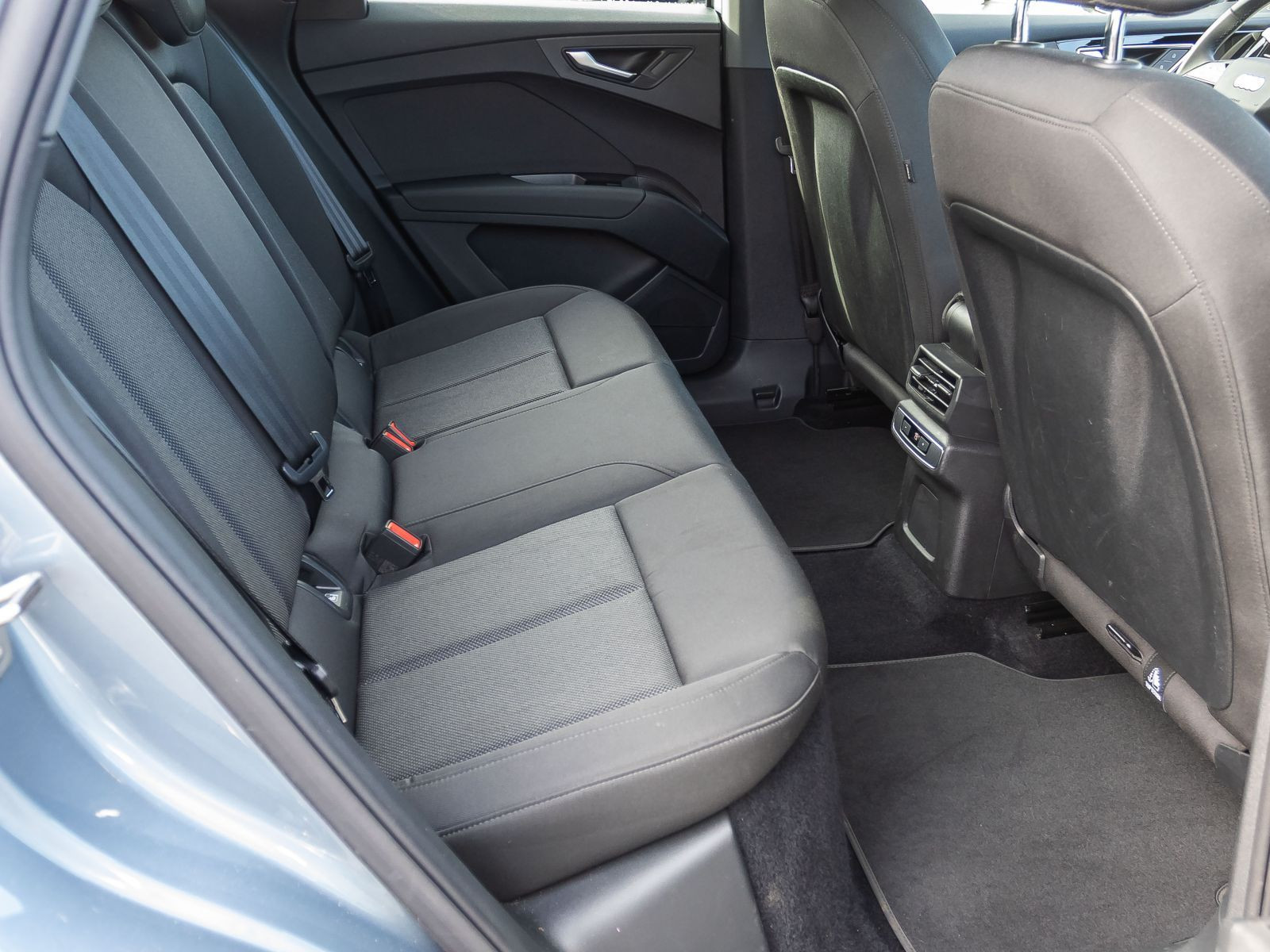 Audi Q4 e-tron 35 Navi LED Standklima ACC EPH DAB