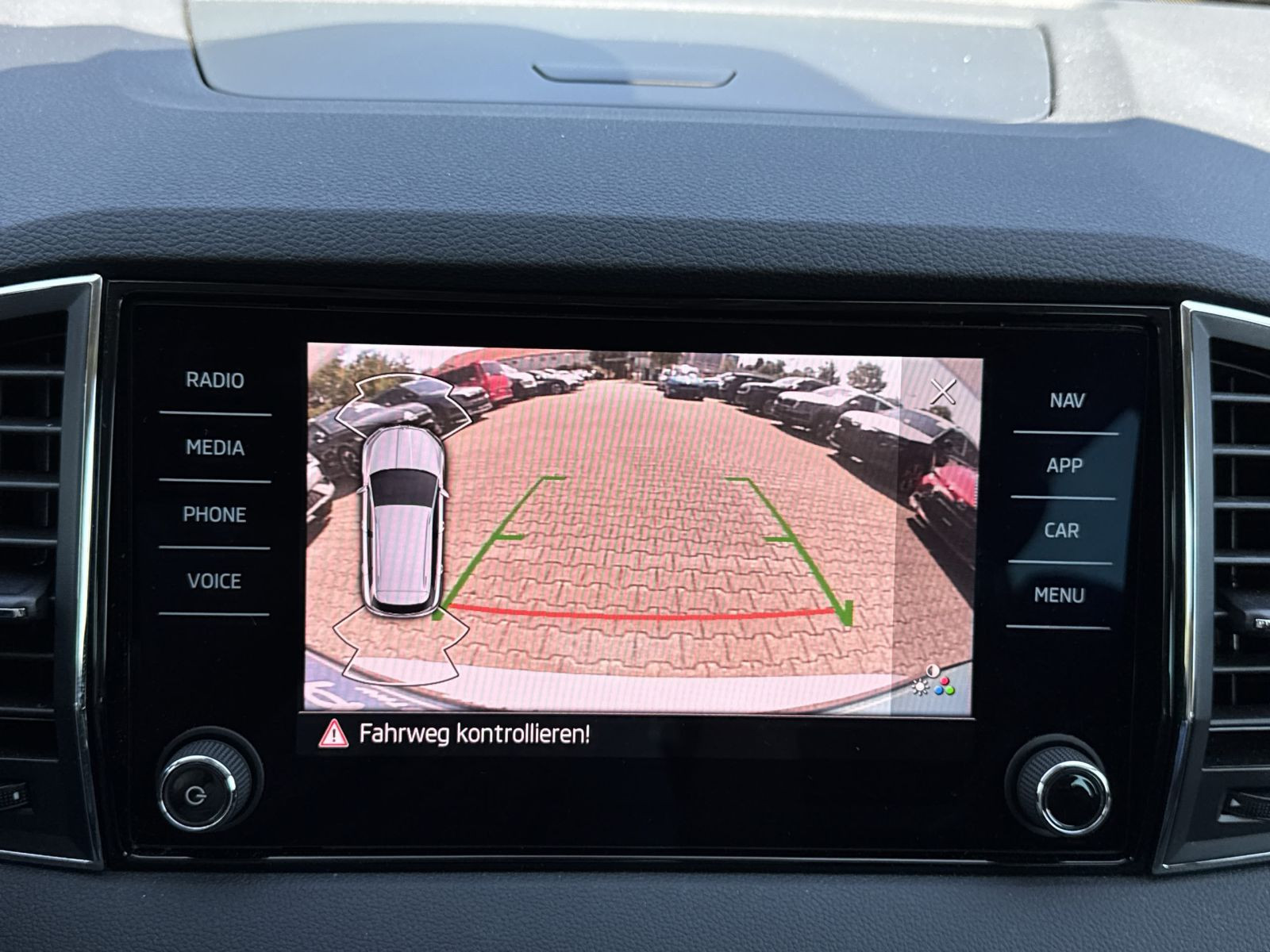 Skoda Karoq Style 2.0 TDI DSG Navi ACC LED RFK AHK