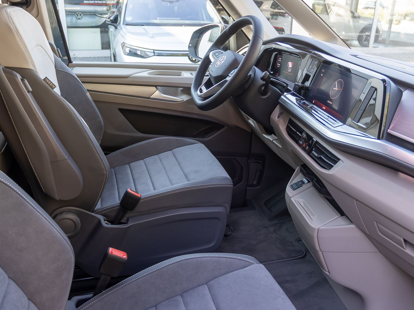 Volkswagen T7 Multivan 1.5 TSI eHybrid | AHK | 4-MOTION