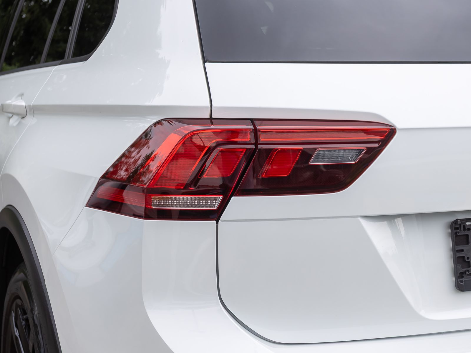 Volkswagen Tiguan 1.5 TSI DSG R-Line Black Style, LED-Matrix, Navi, Area View inkl. Rückfahrkamera
