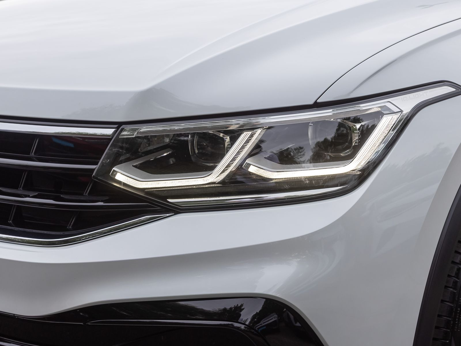 Volkswagen Tiguan 1.5 TSI DSG R-Line Black Style, LED-Matrix, Navi, Area View inkl. Rückfahrkamera