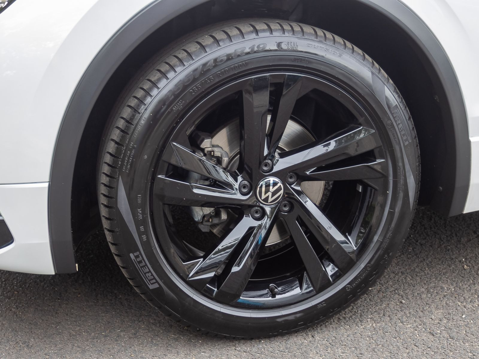Volkswagen Tiguan 1.5 TSI DSG R-Line Black Style, LED-Matrix, Navi, Area View inkl. Rückfahrkamera