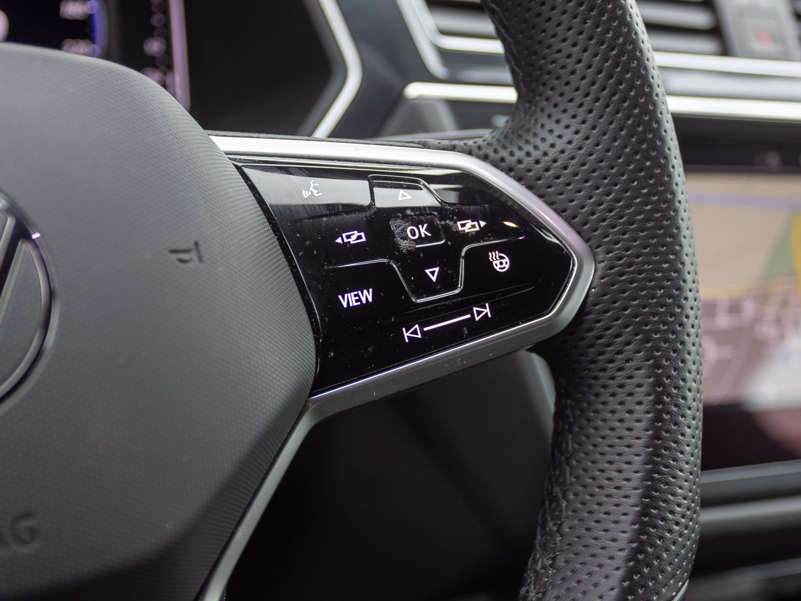 Volkswagen Tiguan 1.5 TSI DSG R-Line Black Style, LED-Matrix, Navi, Area View inkl. Rückfahrkamera