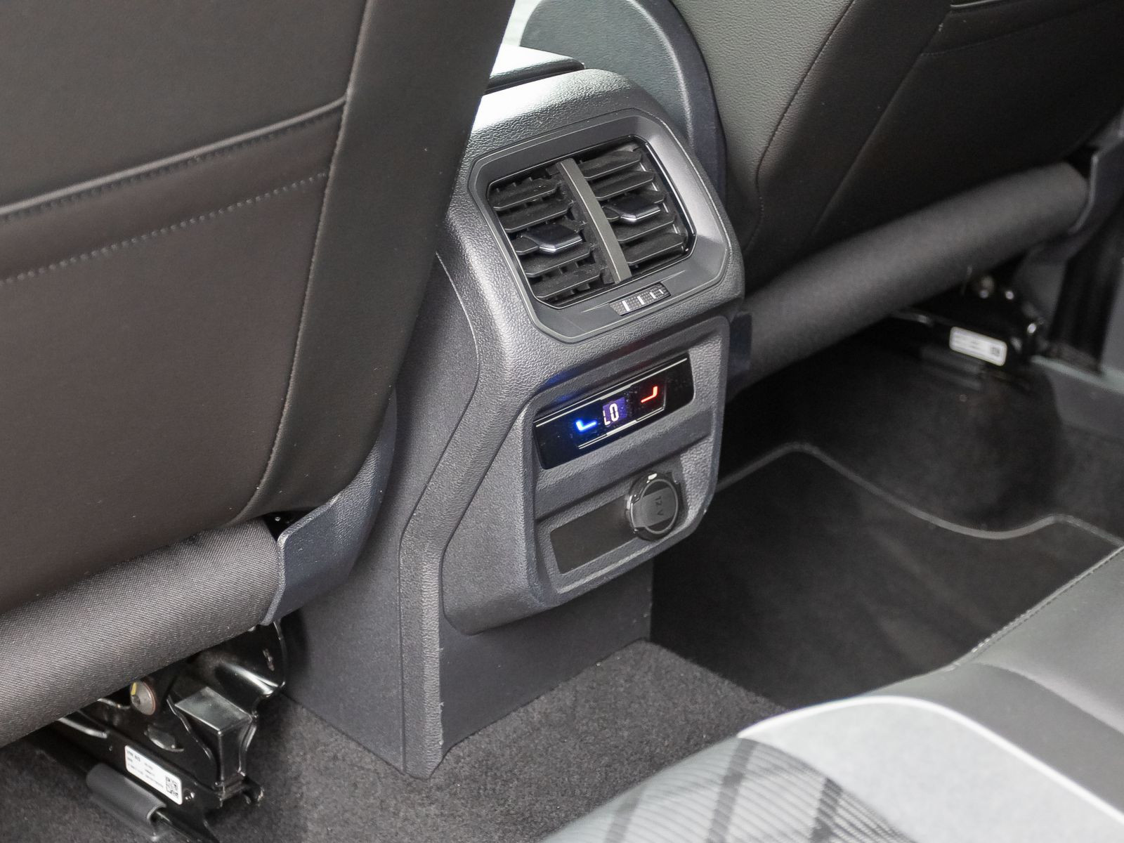 Volkswagen Tiguan 1.5 TSI DSG R-Line Black Style, LED-Matrix, Navi, Area View inkl. Rückfahrkamera