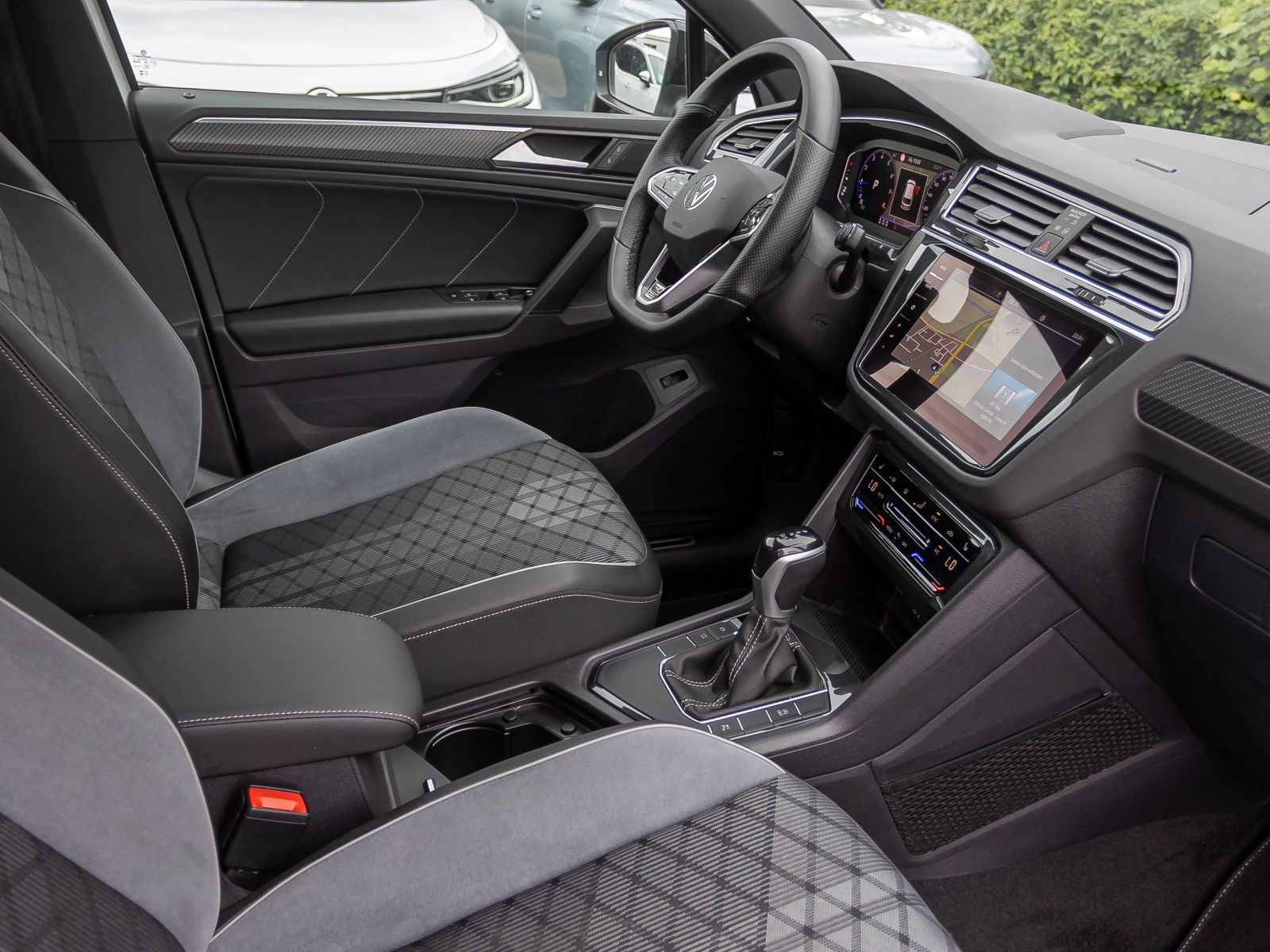 Volkswagen Tiguan 1.5 TSI DSG R-Line Black Style, LED-Matrix, Navi, Area View inkl. Rückfahrkamera