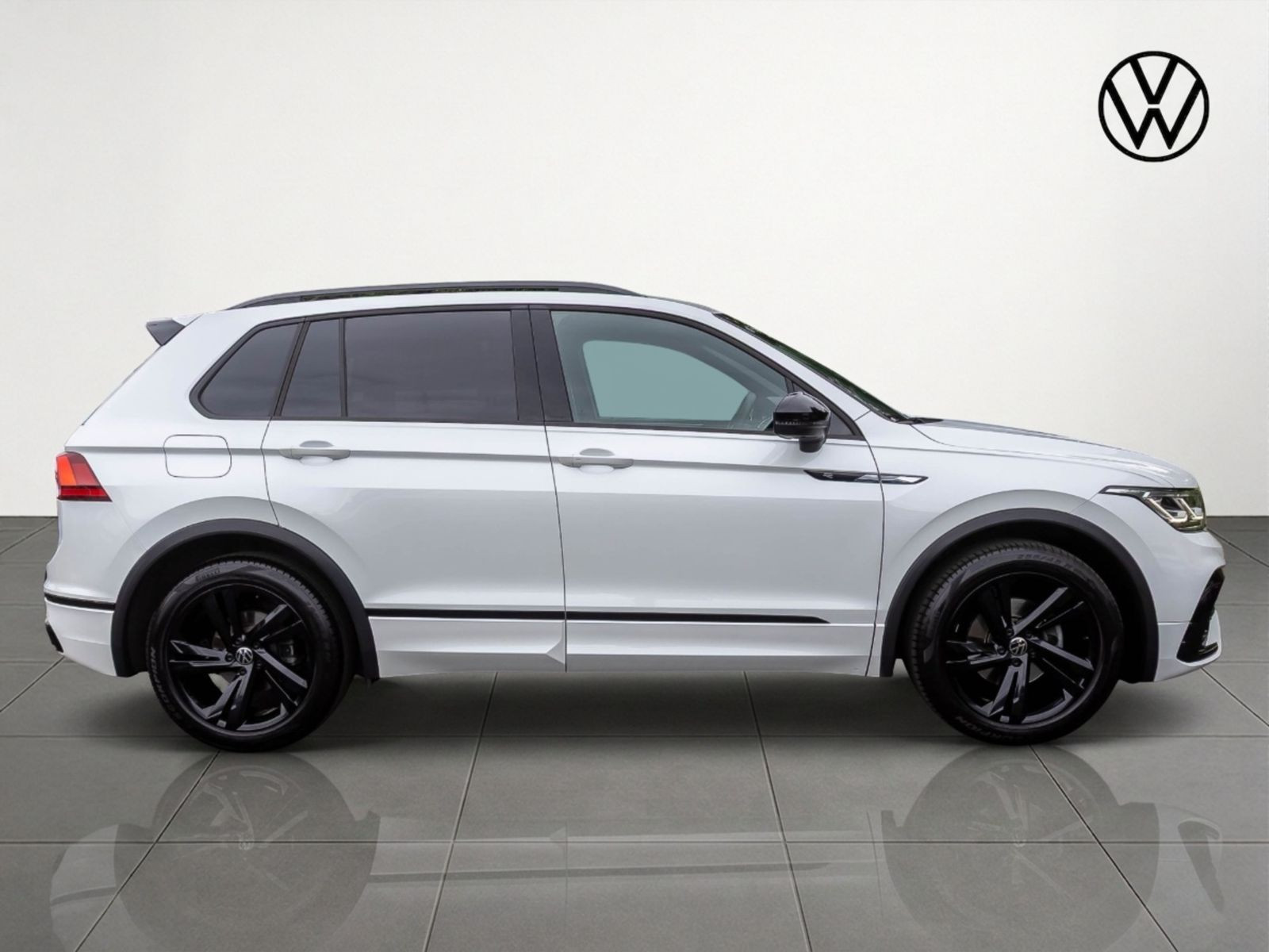 Volkswagen Tiguan 1.5 TSI DSG R-Line Black Style, LED-Matrix, Navi, Area View inkl. Rückfahrkamera