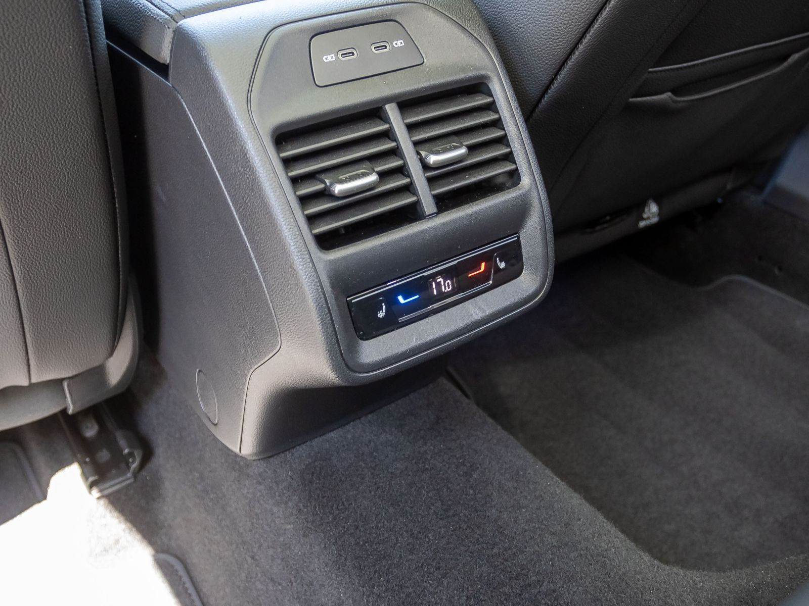 Skoda Superb Combi 2.0 TDI DSG 4x4 Laurin & Klement, Panoramadach, Standheizung, LED-Matrix, Navi