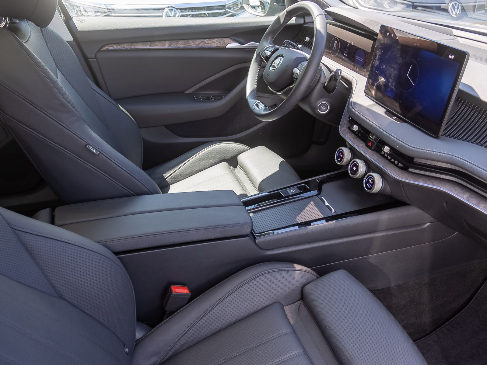 Skoda Superb Combi 2.0 TDI DSG 4x4 Laurin & Klement, Panoramadach, Standheizung, LED-Matrix, Navi