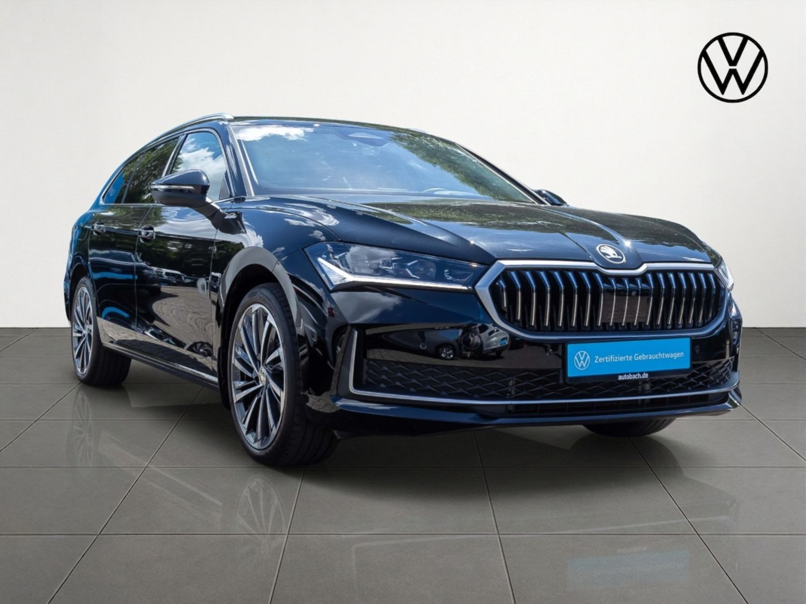 Skoda Superb Combi 2.0 TDI DSG 4x4 Laurin & Klement, Panoramadach, Standheizung, LED-Matrix, Navi